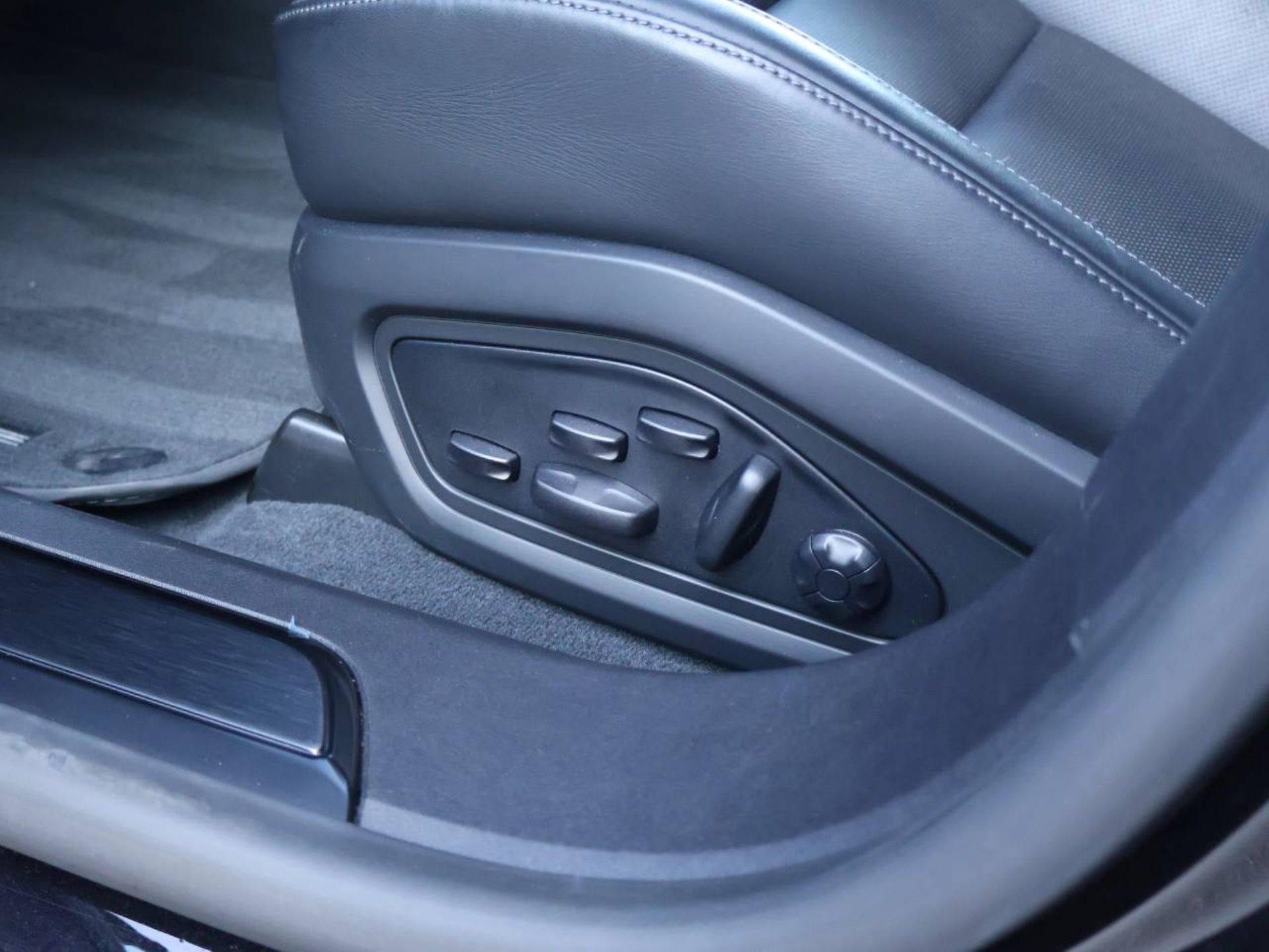 PORSCHE Taycan 4S Cross Turismo-image-29