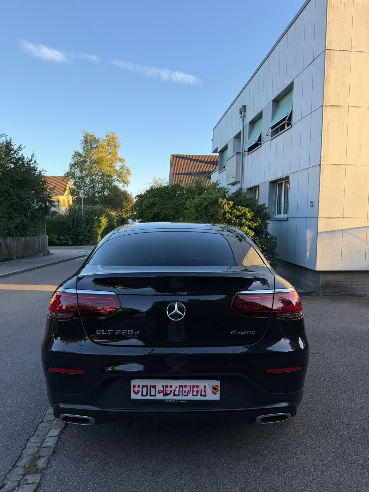 MERCEDES-BENZ GLC 220 d AMG Line 4m-image-3