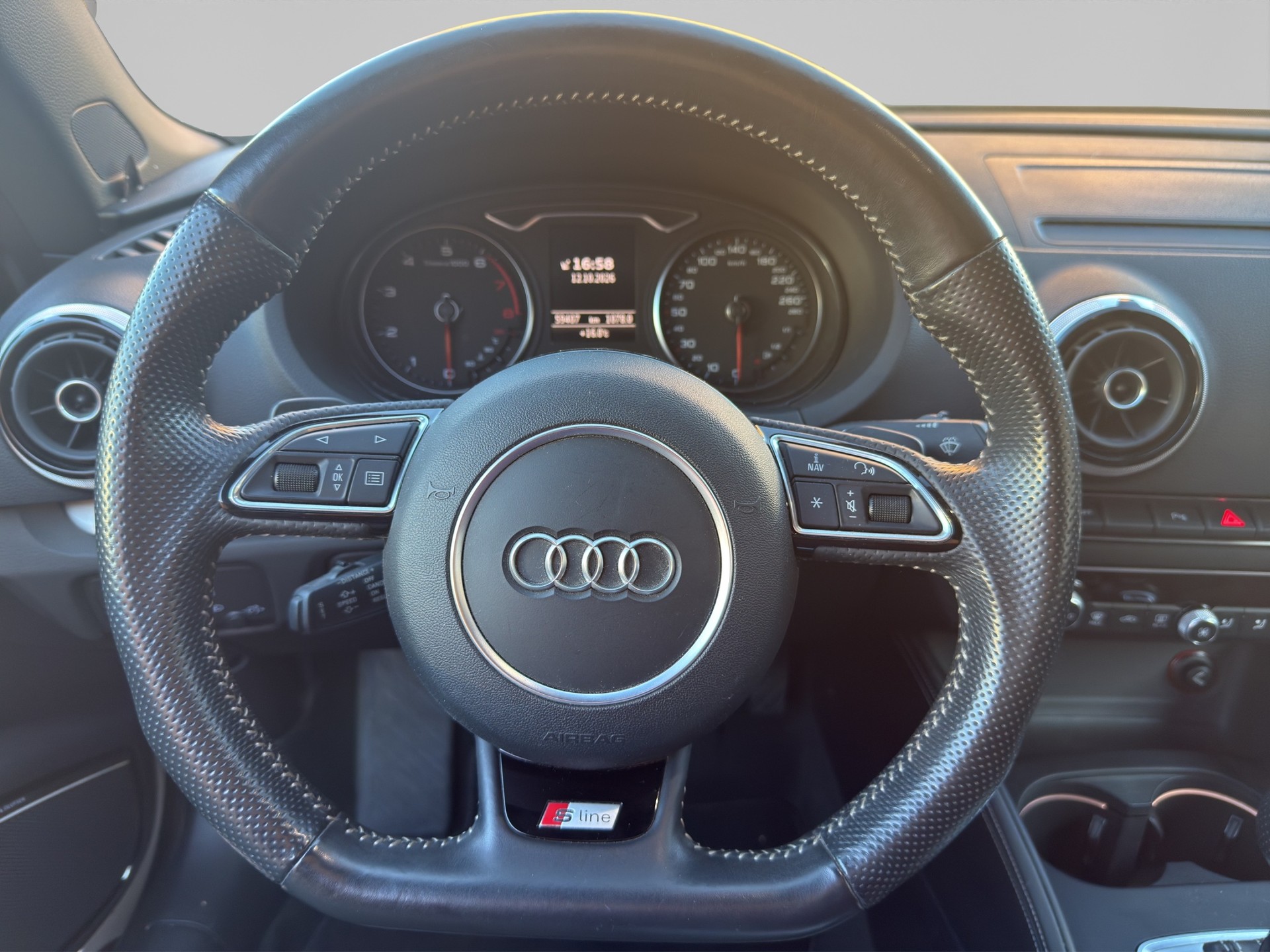 AUDI A3 Cabriolet 1.8 TFSI Attraction S-tronic-image-9
