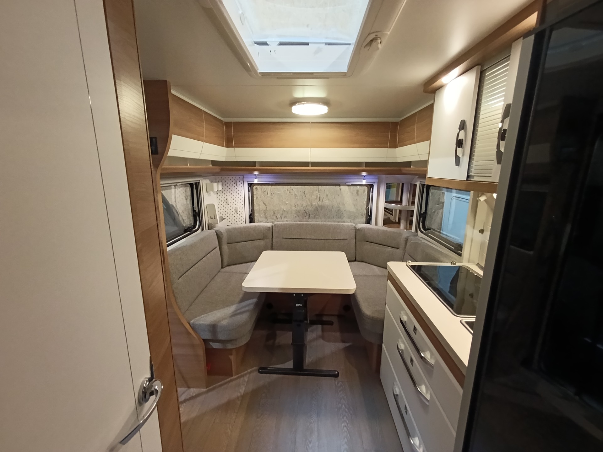 HOBBY De Luxe 540 UL-image-15