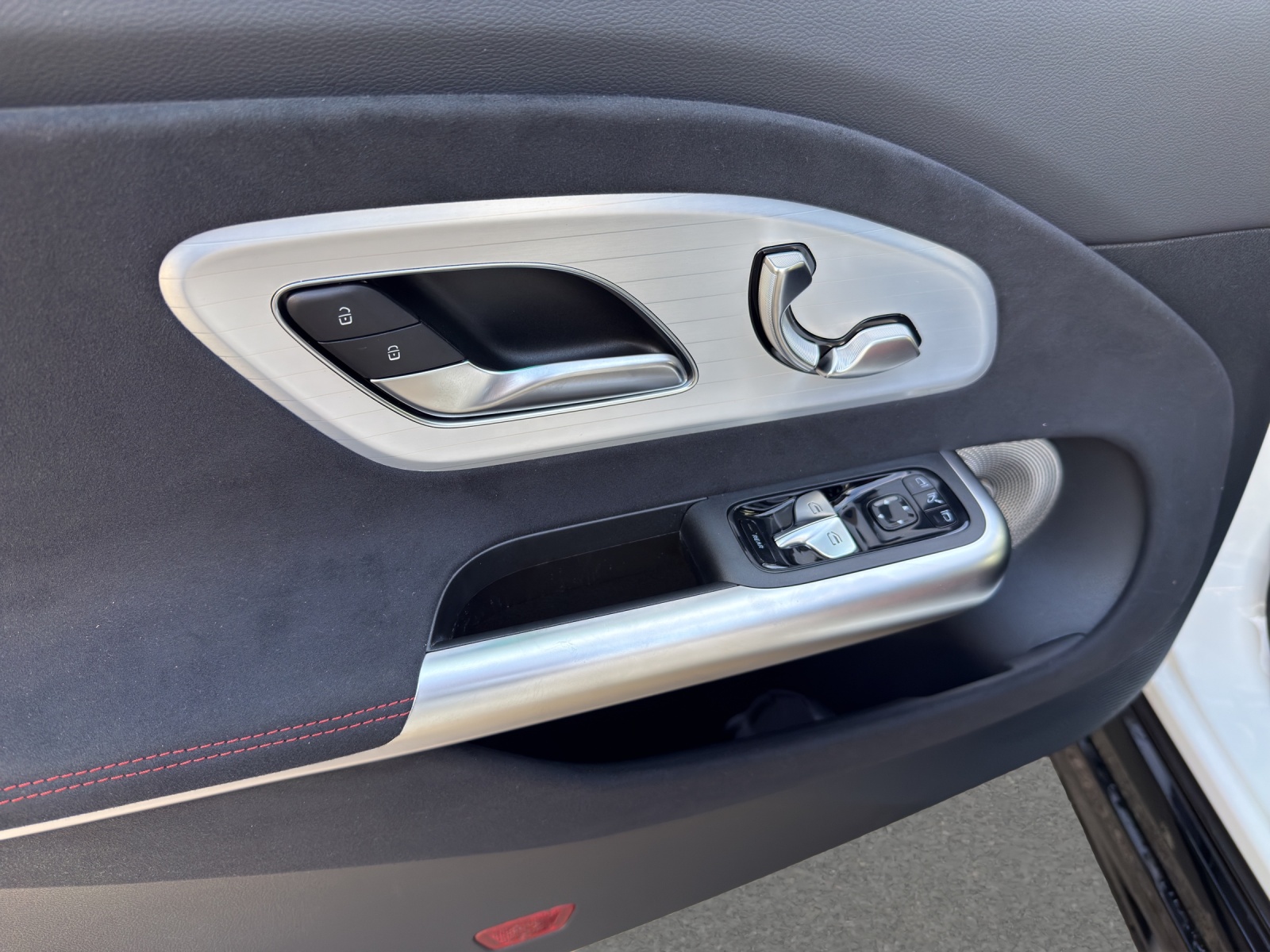 MERCEDES-BENZ CLA Shooting Brake 350 4Matic 85 kWh EQ-image-12