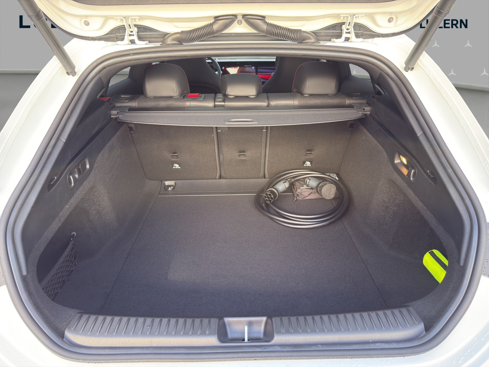 MERCEDES-BENZ CLA Shooting Brake 350 4Matic 85 kWh EQ-image-14