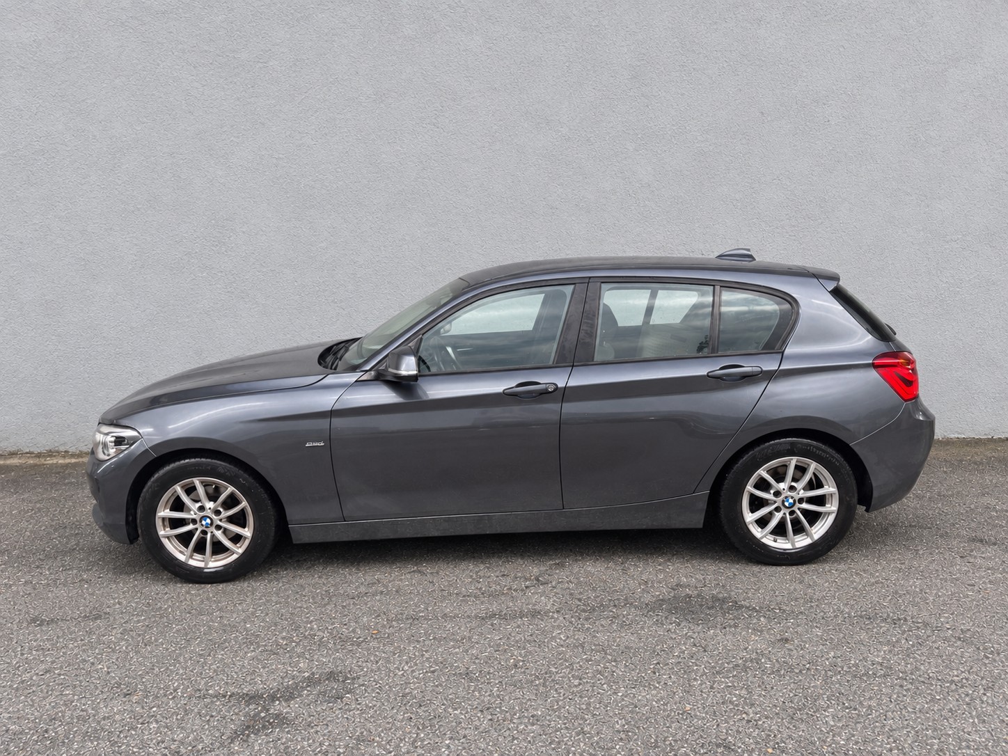 BMW 118i Sport Line-image-0
