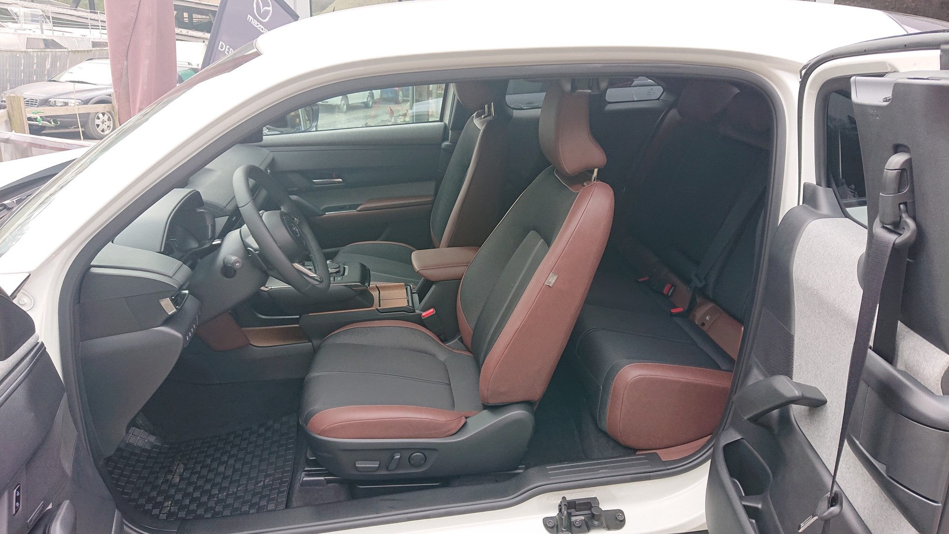 MAZDA MX-30 e-Skyactiv Revolution-image-2