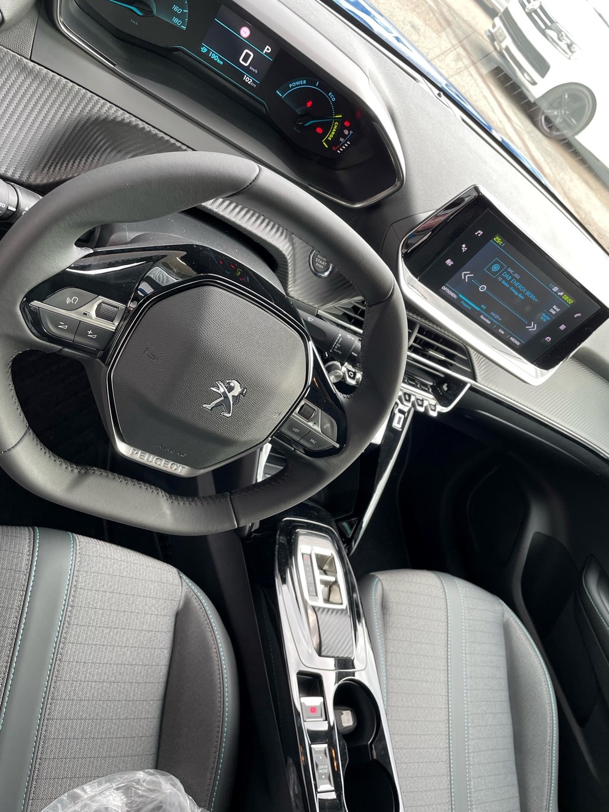 PEUGEOT 208 Elektrik Allure Pack-image-7