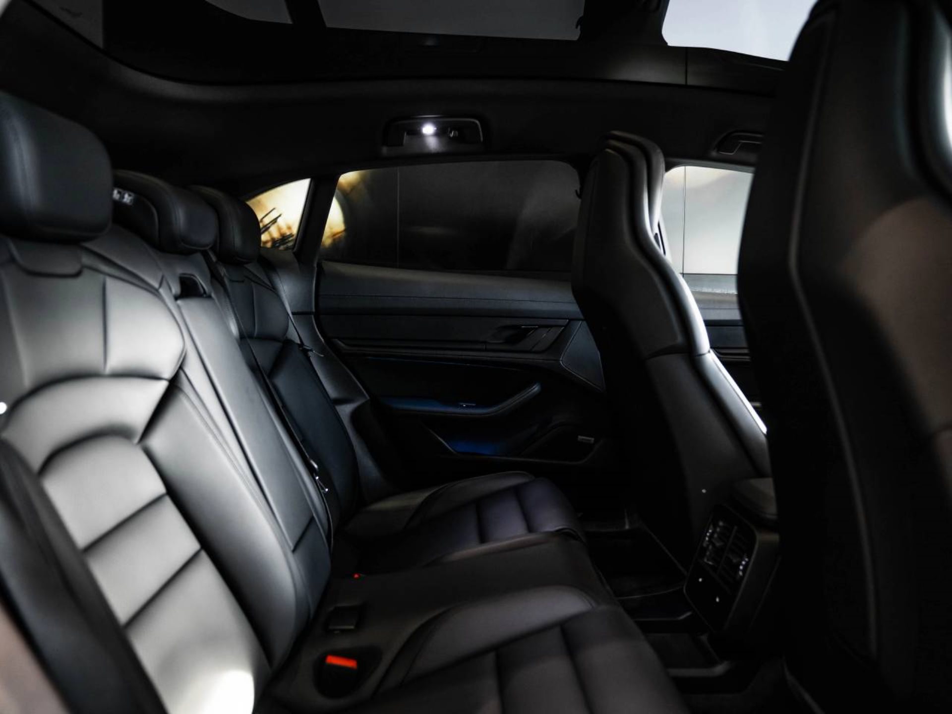PORSCHE Taycan 4S Cross Turismo-image-12