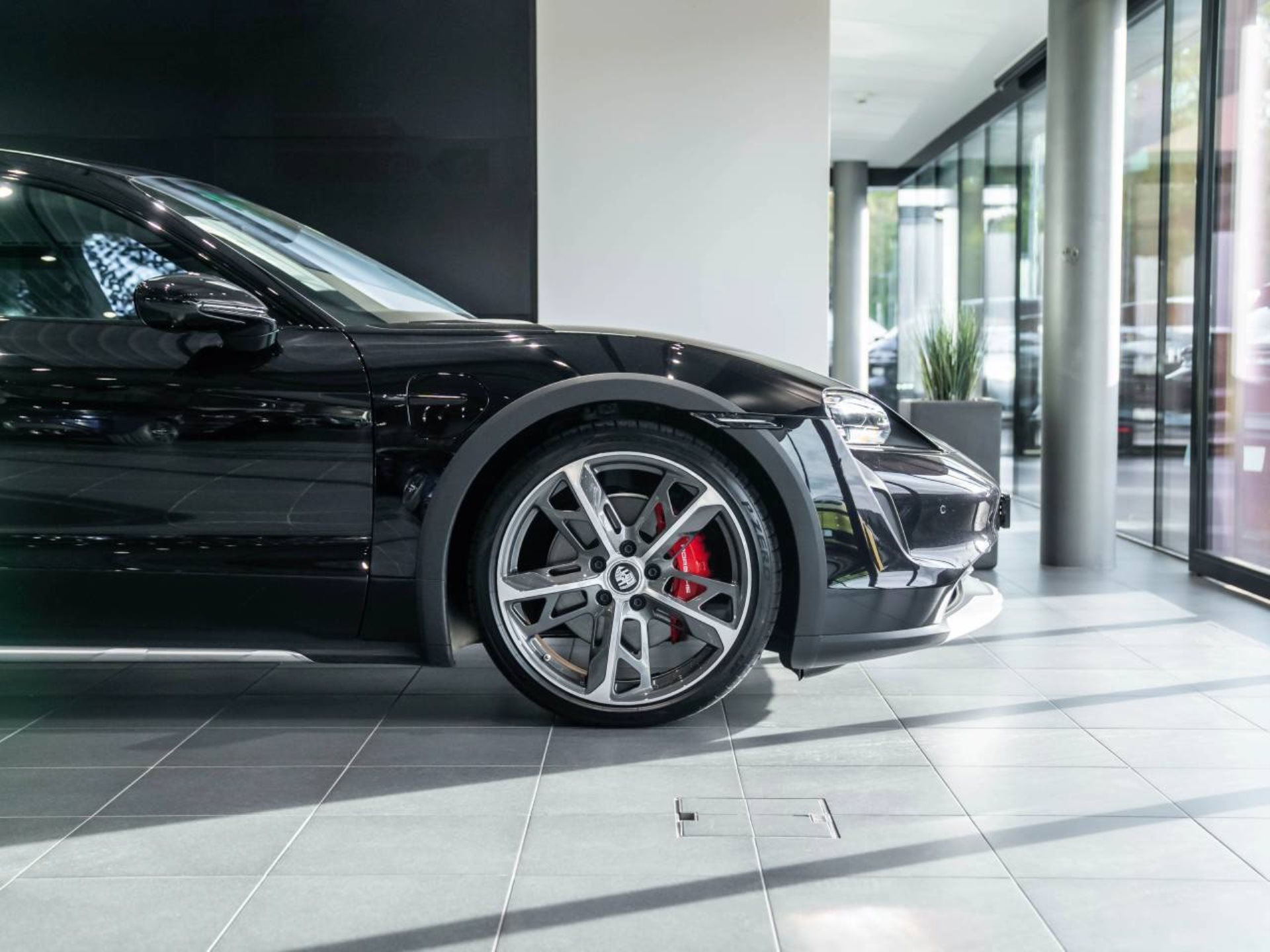 PORSCHE Taycan 4S Cross Turismo-image-26