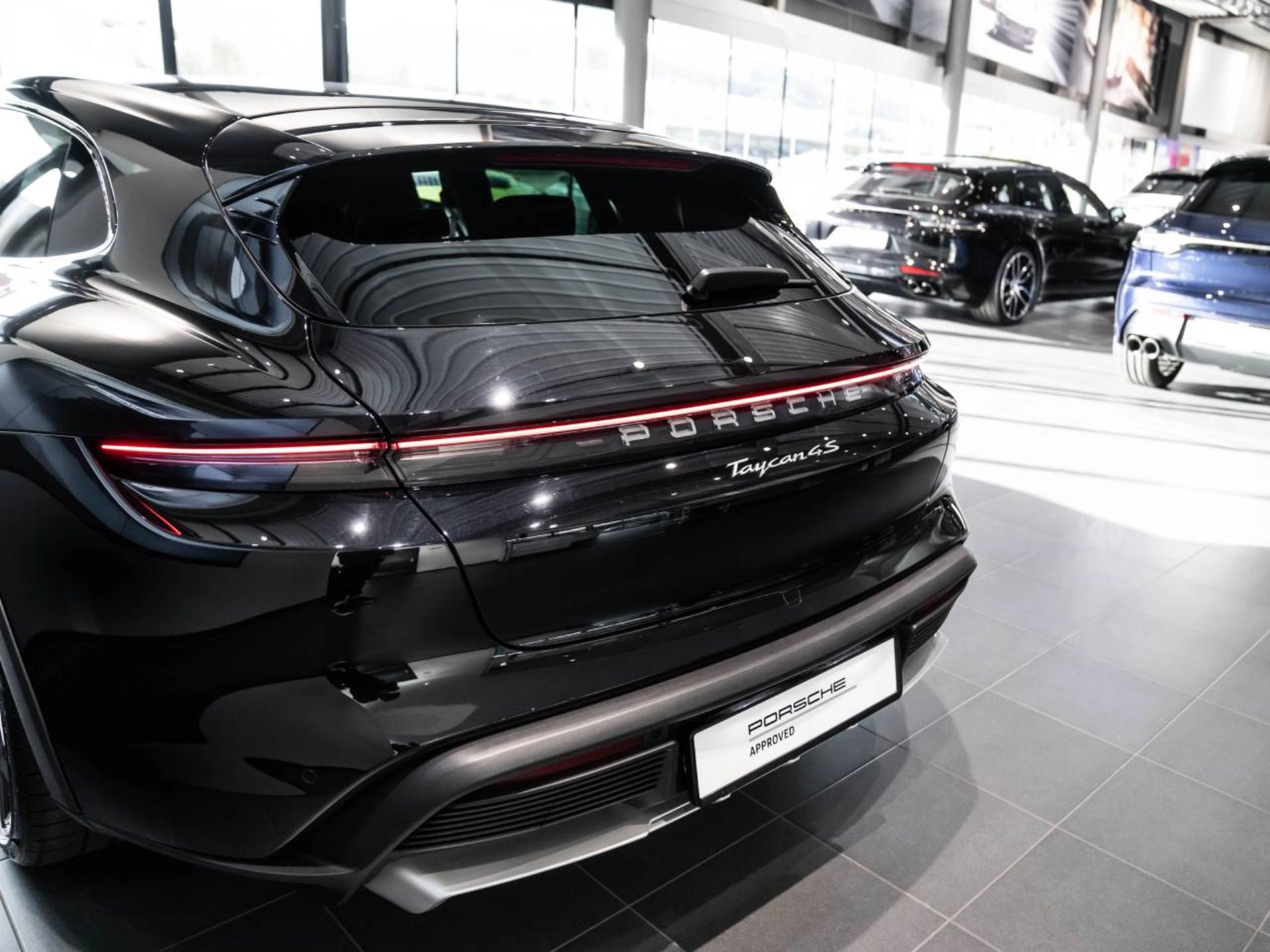 PORSCHE Taycan 4S Cross Turismo-image-23