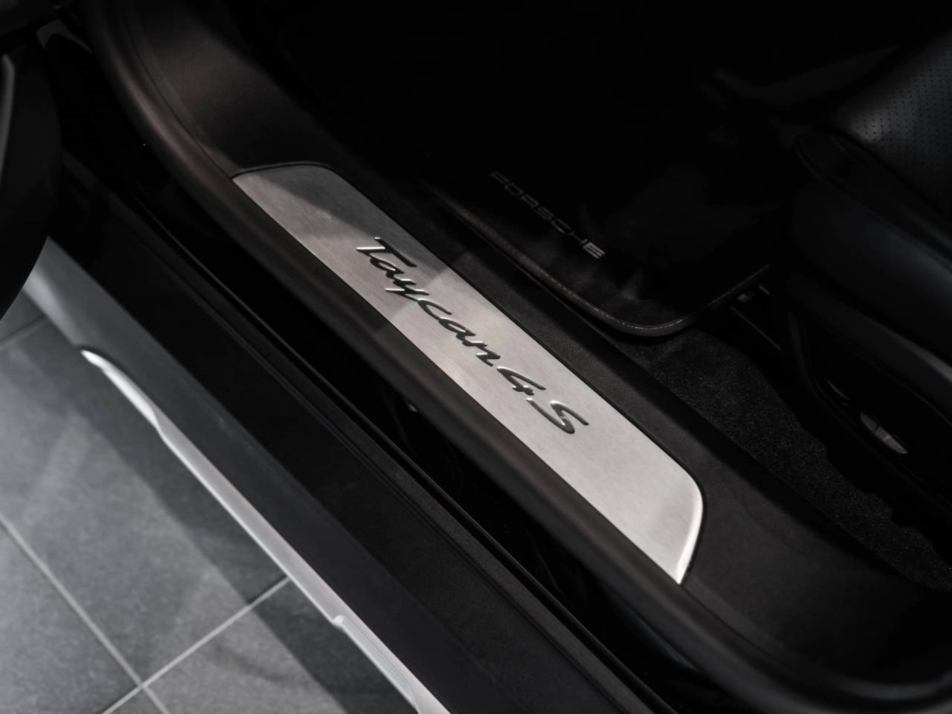 PORSCHE Taycan 4S Cross Turismo-image-16