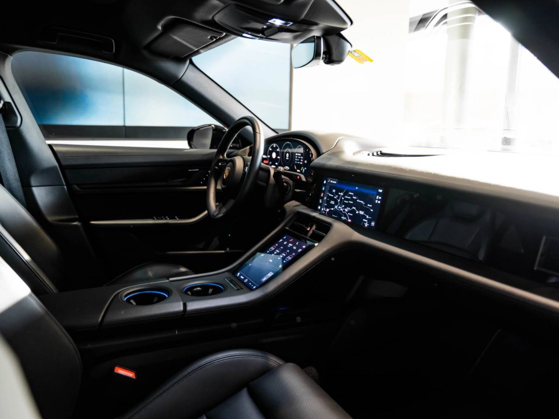 PORSCHE Taycan 4S Cross Turismo-image-9
