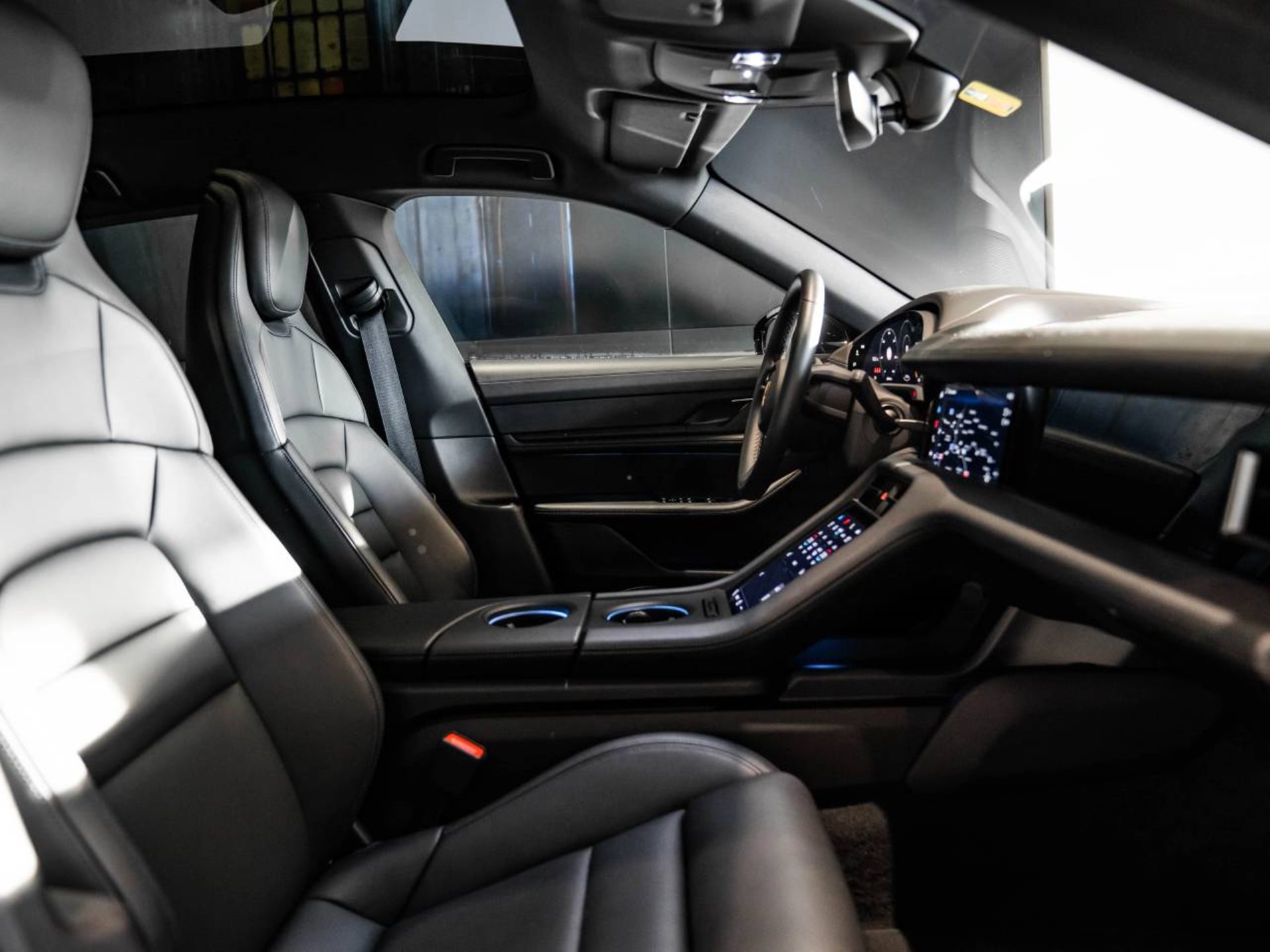 PORSCHE Taycan 4S Cross Turismo-image-10