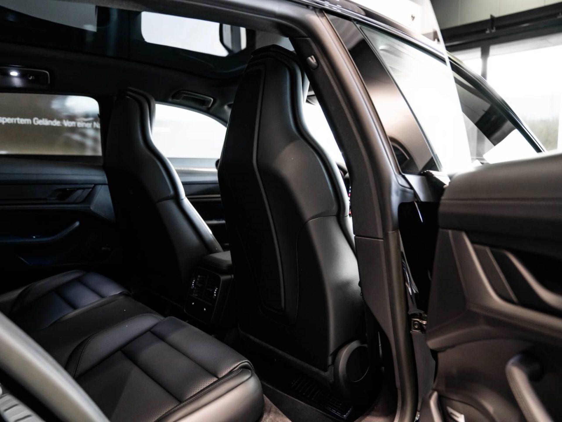 PORSCHE Taycan 4S Cross Turismo-image-13