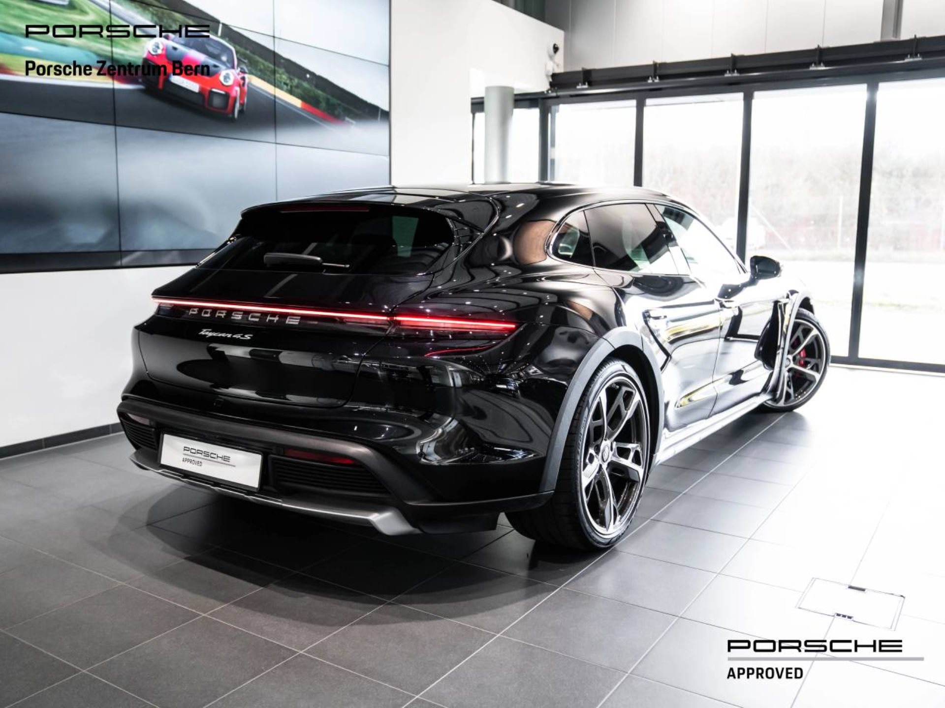PORSCHE Taycan 4S Cross Turismo-image-2