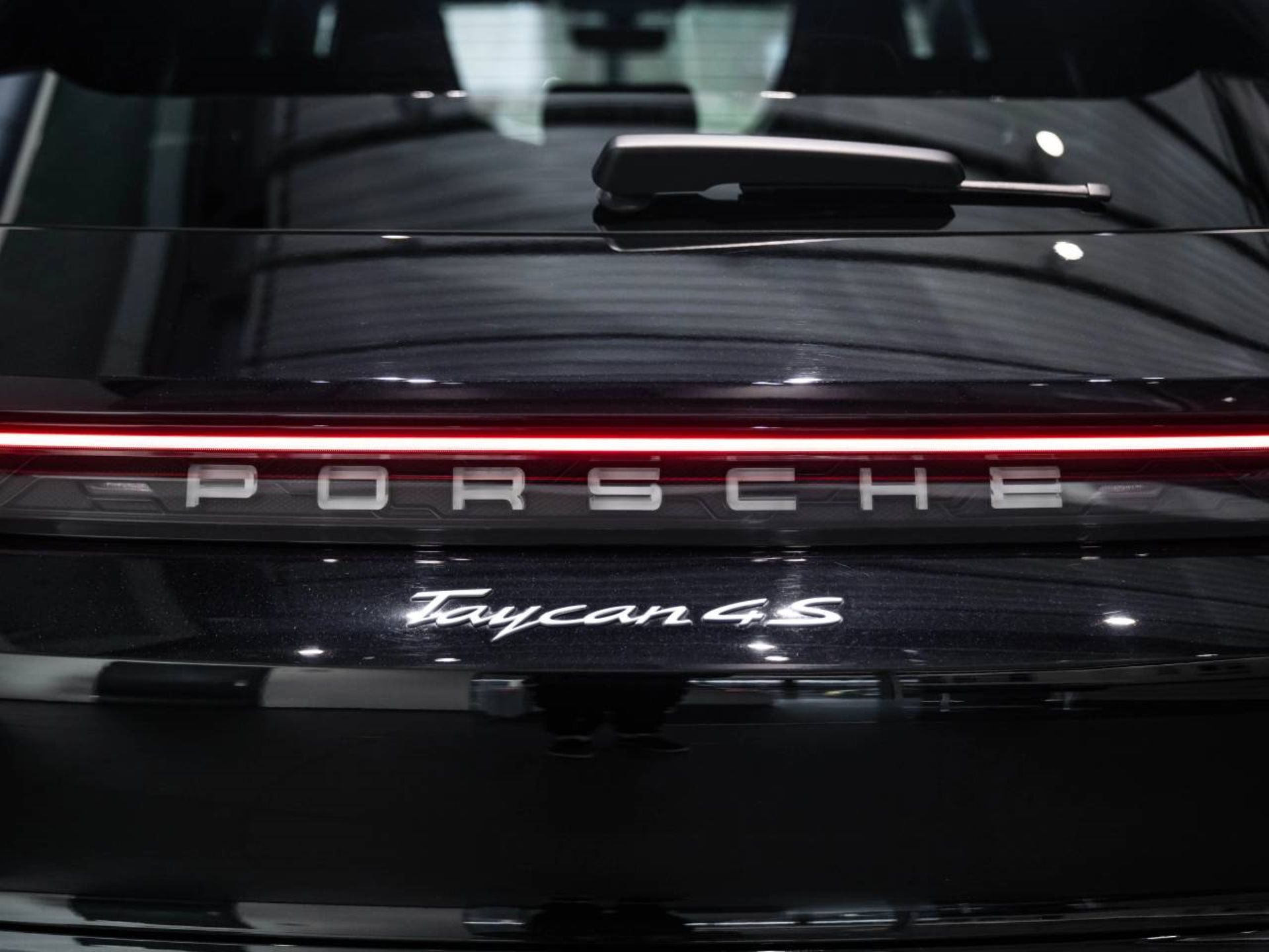PORSCHE Taycan 4S Cross Turismo-image-24