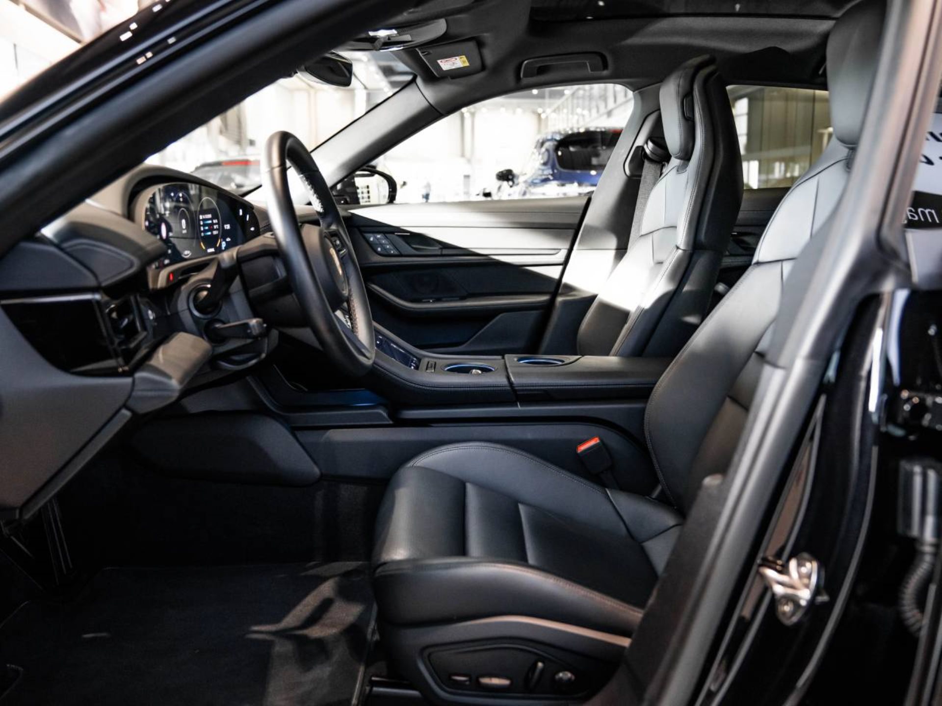 PORSCHE Taycan 4S Cross Turismo-image-4