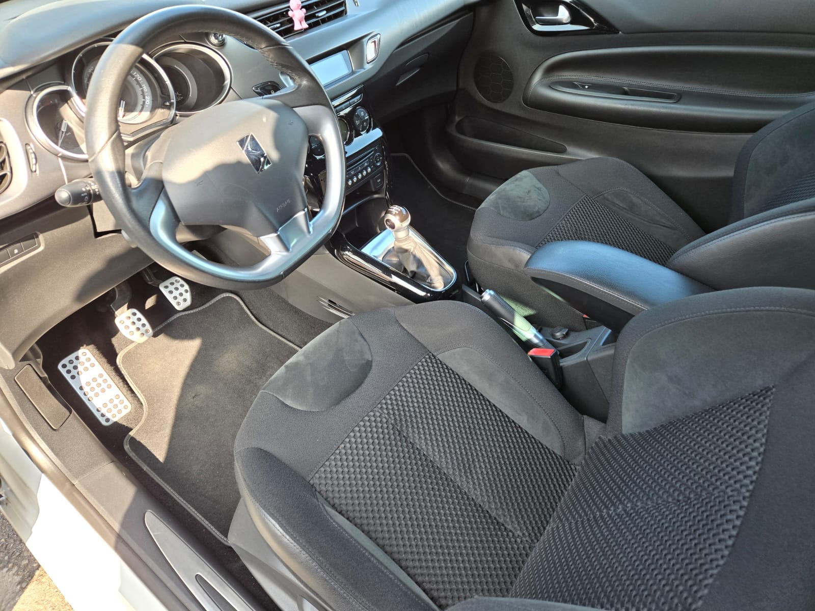 DS AUTOMOBILES DS3 1.2 VTi SO Irresistent-image-4
