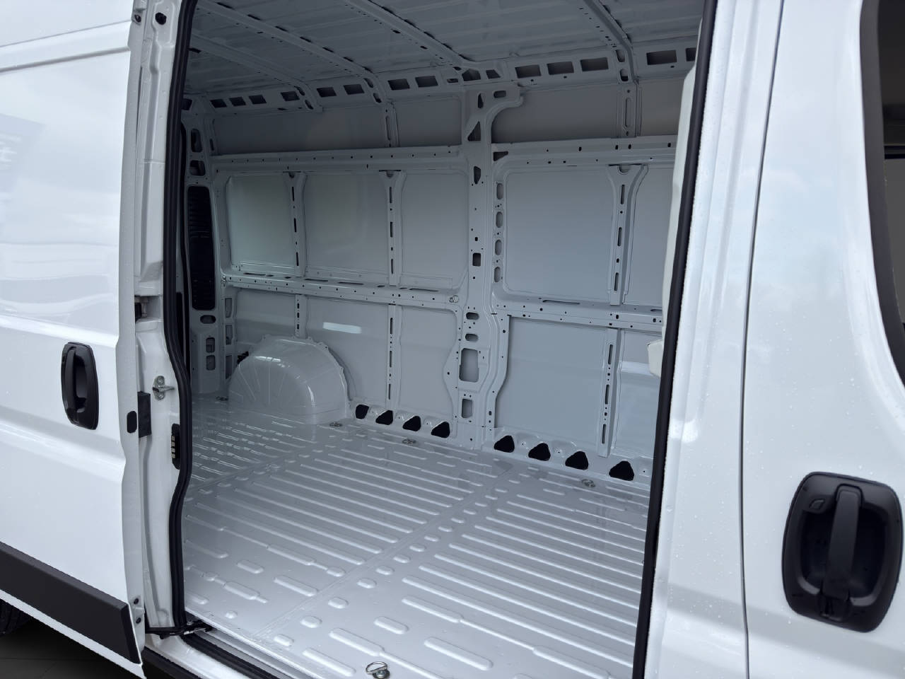 CITROEN e-Jumper Kaw. 40+ L3H2 110 kWh-image-9