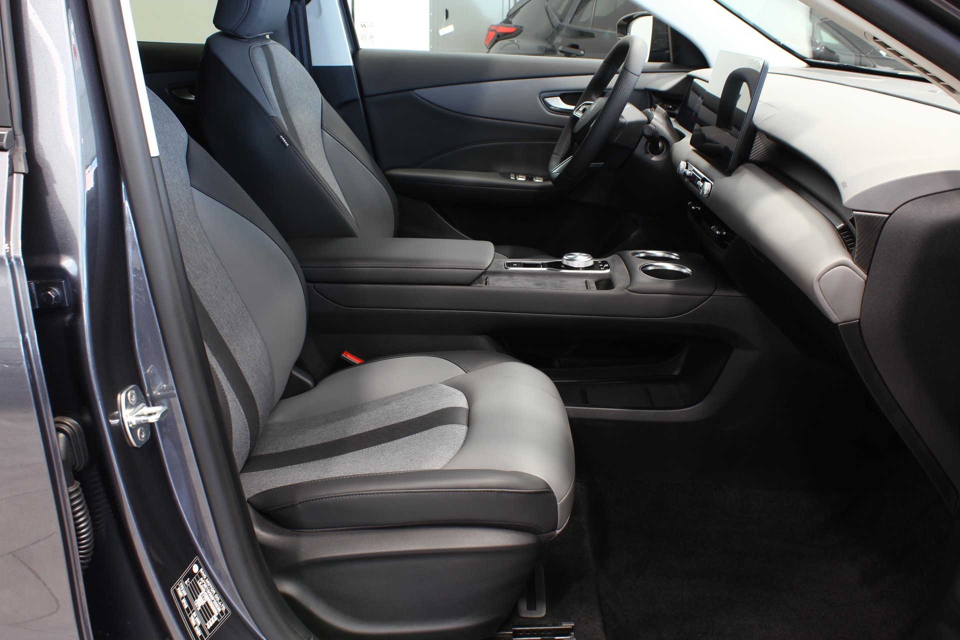 MG S5 EV 64 kWh Luxury-image-12