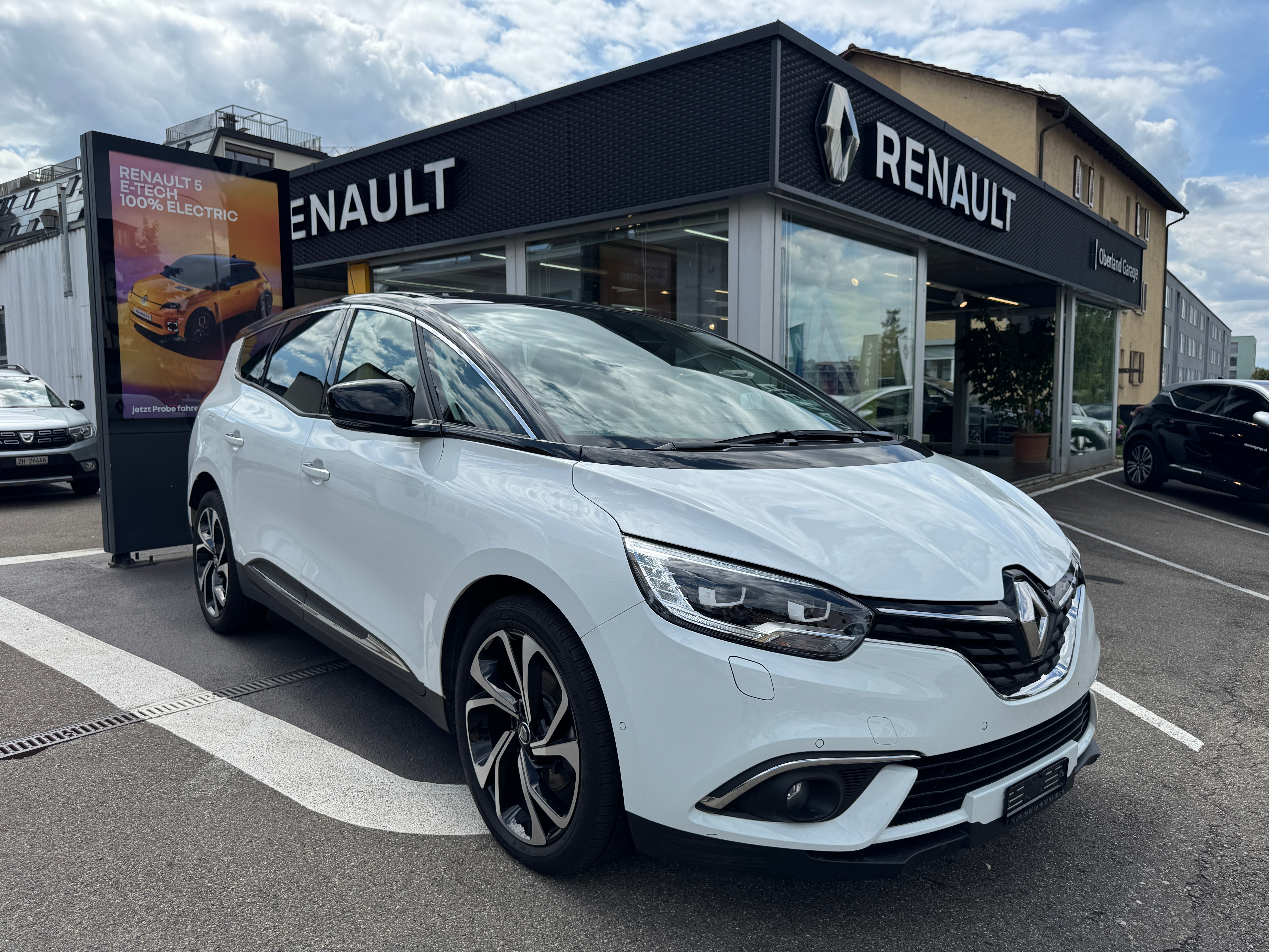 RENAULT Grand ScÃ©nic 1.8 dCi Intens (Kompaktvan / Minivan)
