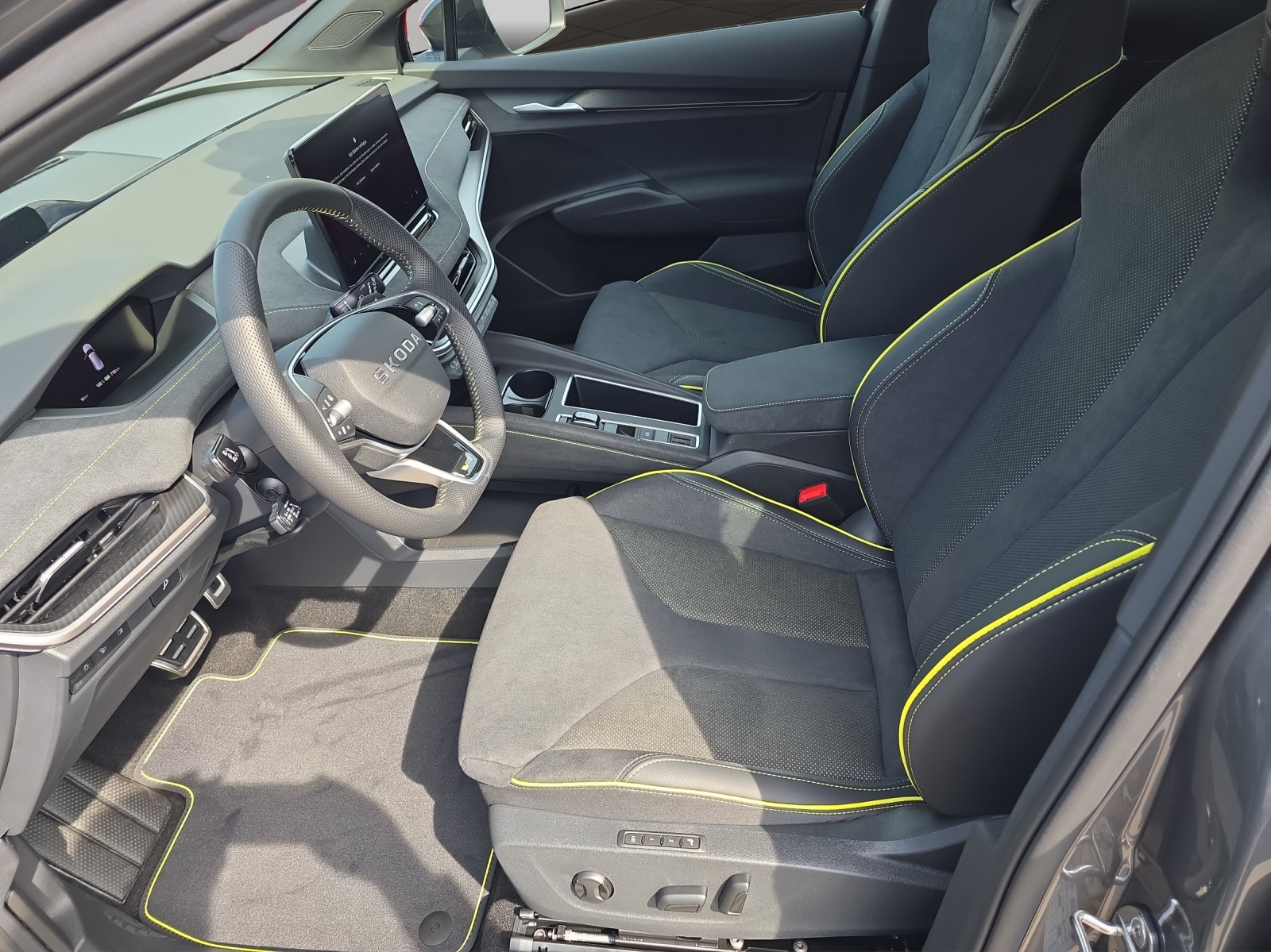 SKODA Enyaq 4x4 RS-image-3