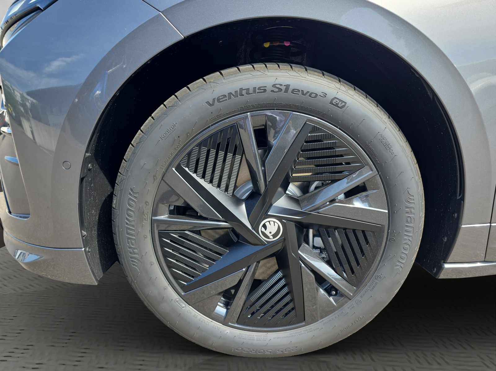 SKODA Enyaq 4x4 RS-image-6
