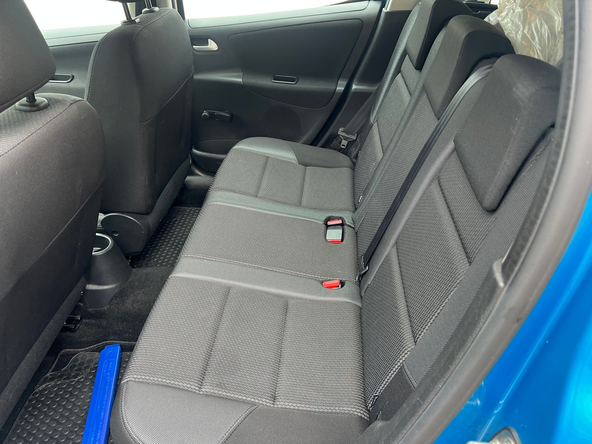 PEUGEOT 207 SW 1.4 16V Swiss Edition-image-9