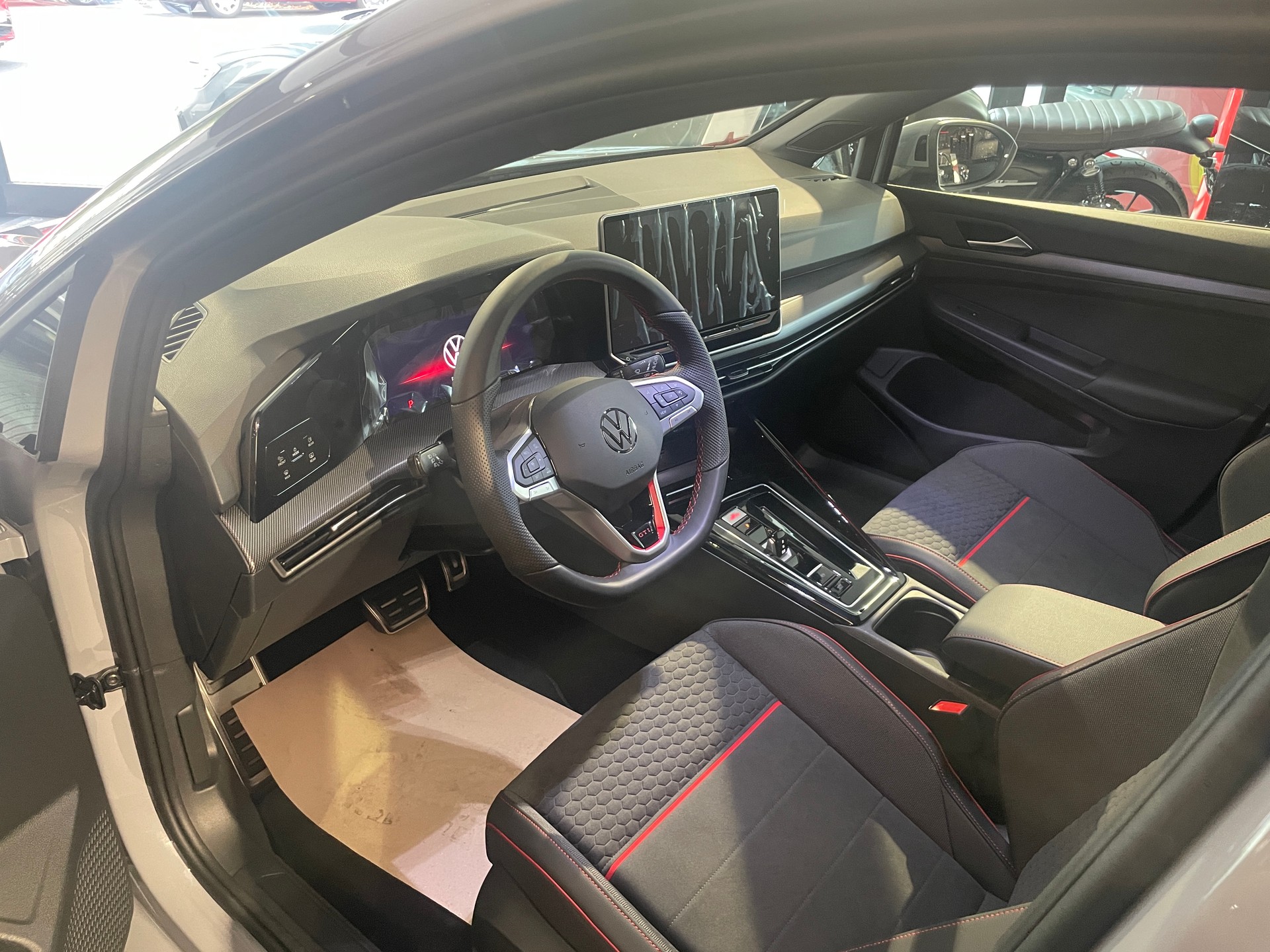 VW Golf 2.0 TSI GTI Clubsport DSG-image-7