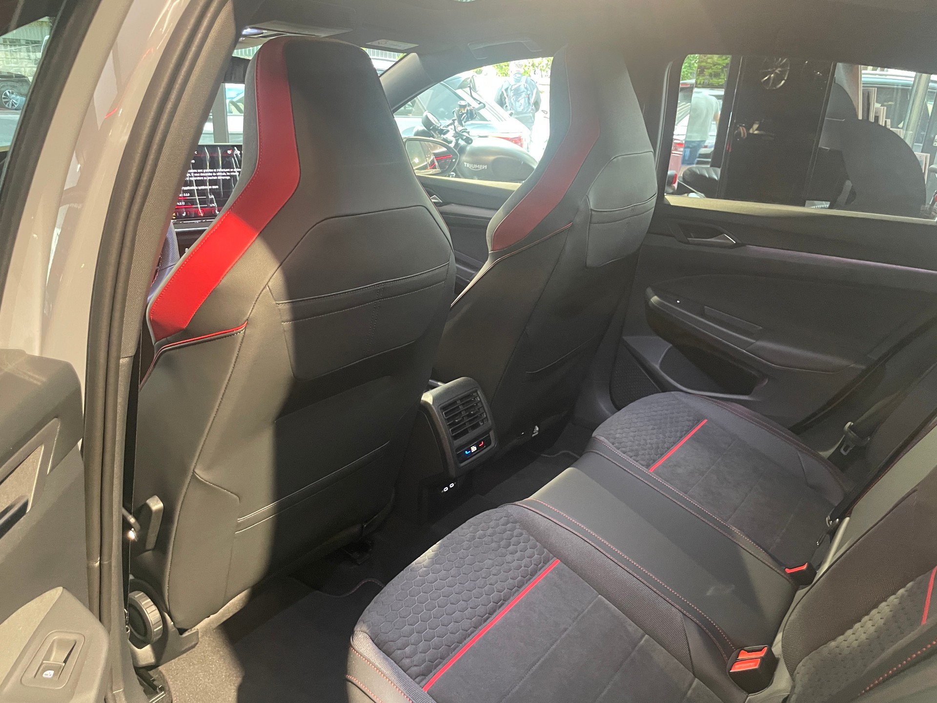 VW Golf 2.0 TSI GTI Clubsport DSG-image-10
