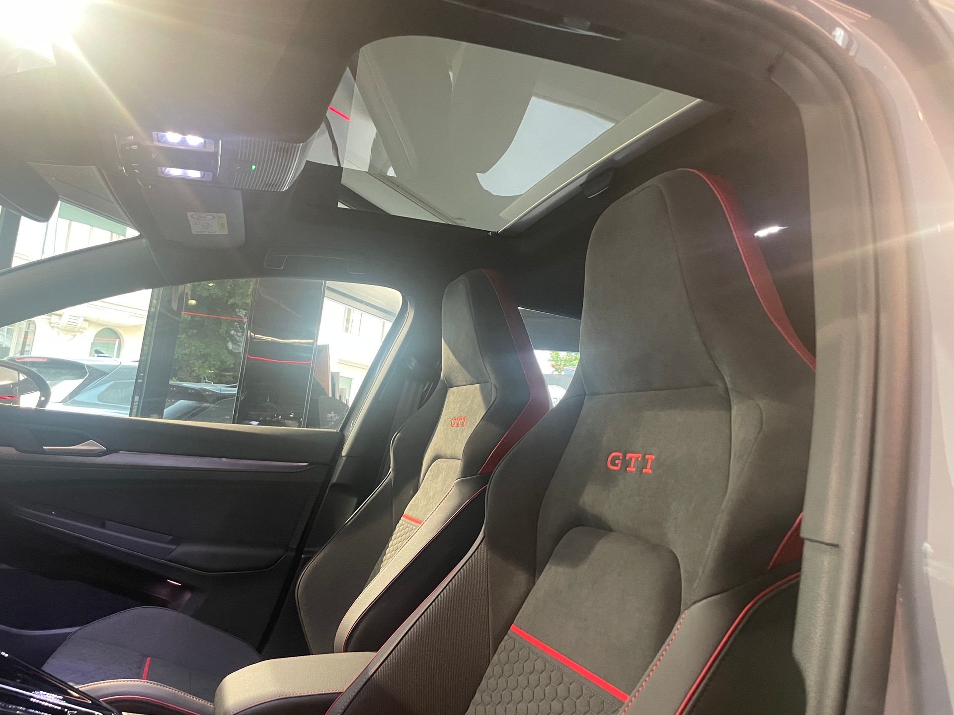 VW Golf 2.0 TSI GTI Clubsport DSG-image-6