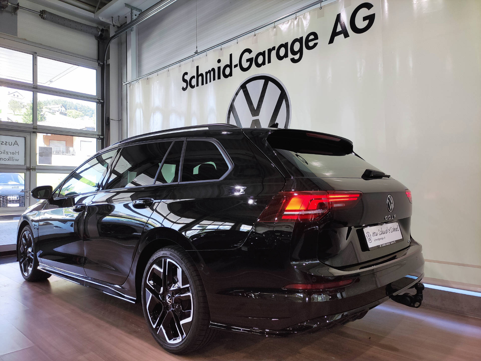 VW Golf VIII Variant 1.5 eTSI R-Line DSG-image-15