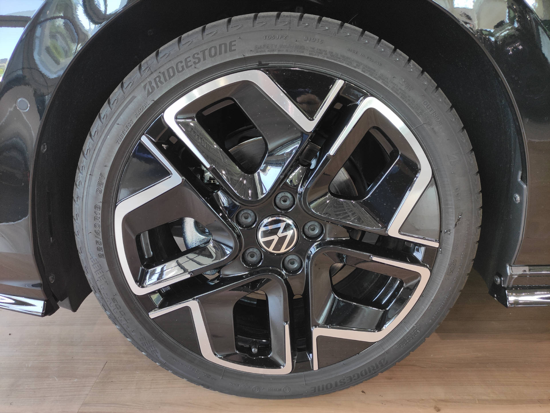 VW Golf VIII Variant 1.5 eTSI R-Line DSG-image-3