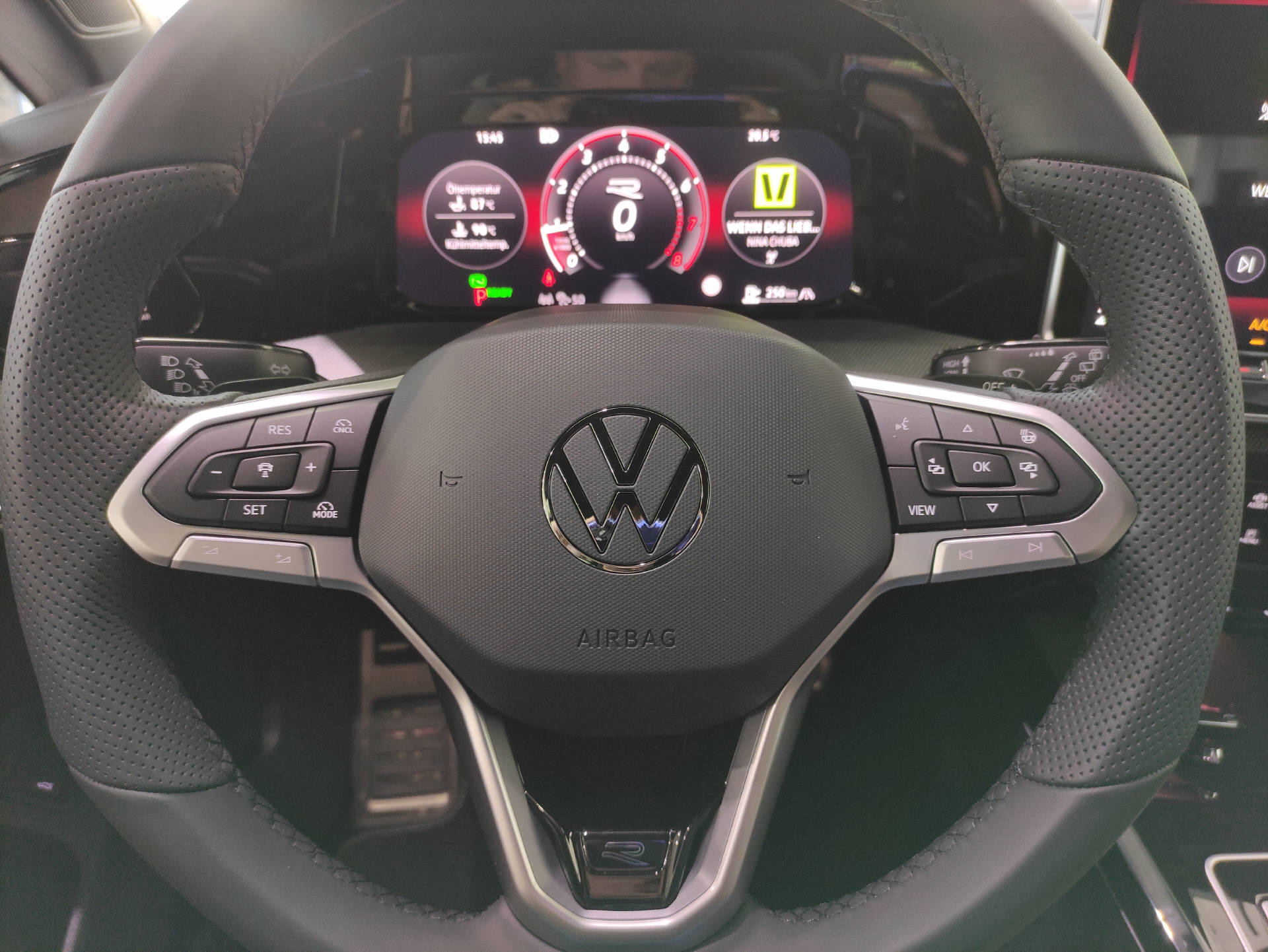 VW Golf VIII Variant 1.5 eTSI R-Line DSG-image-6