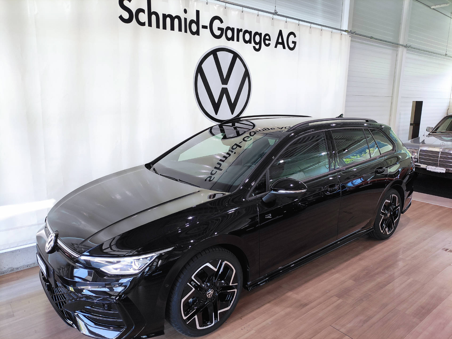 VW Golf VIII Variant 1.5 eTSI R-Line DSG-image-0
