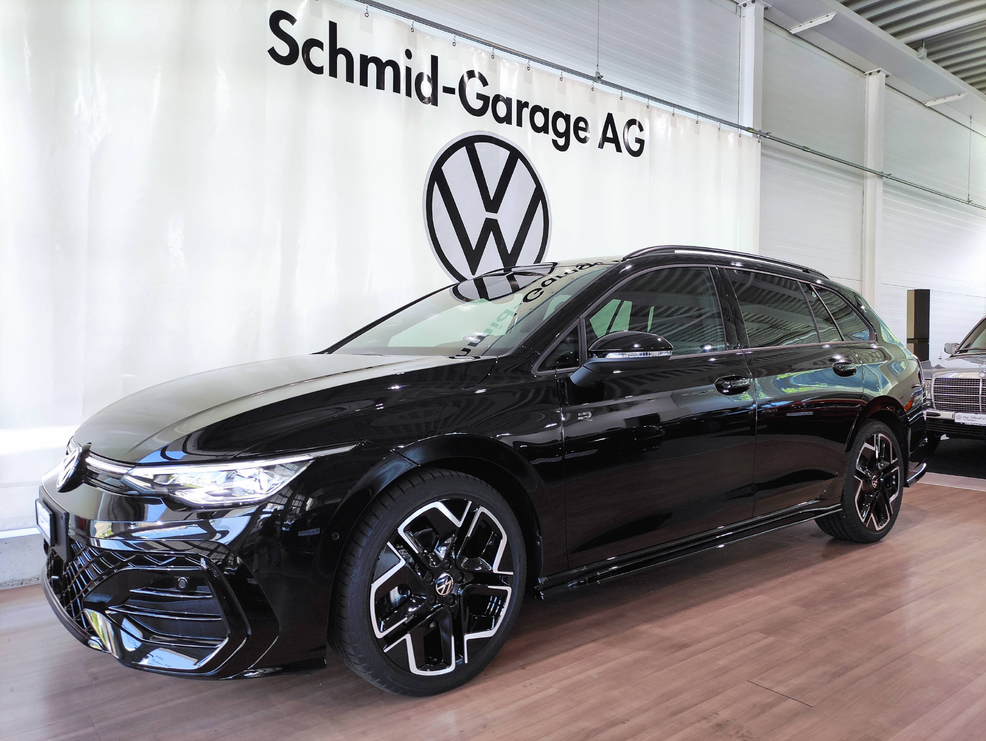VW Golf VIII Variant 1.5 eTSI R-Line DSG-image-1