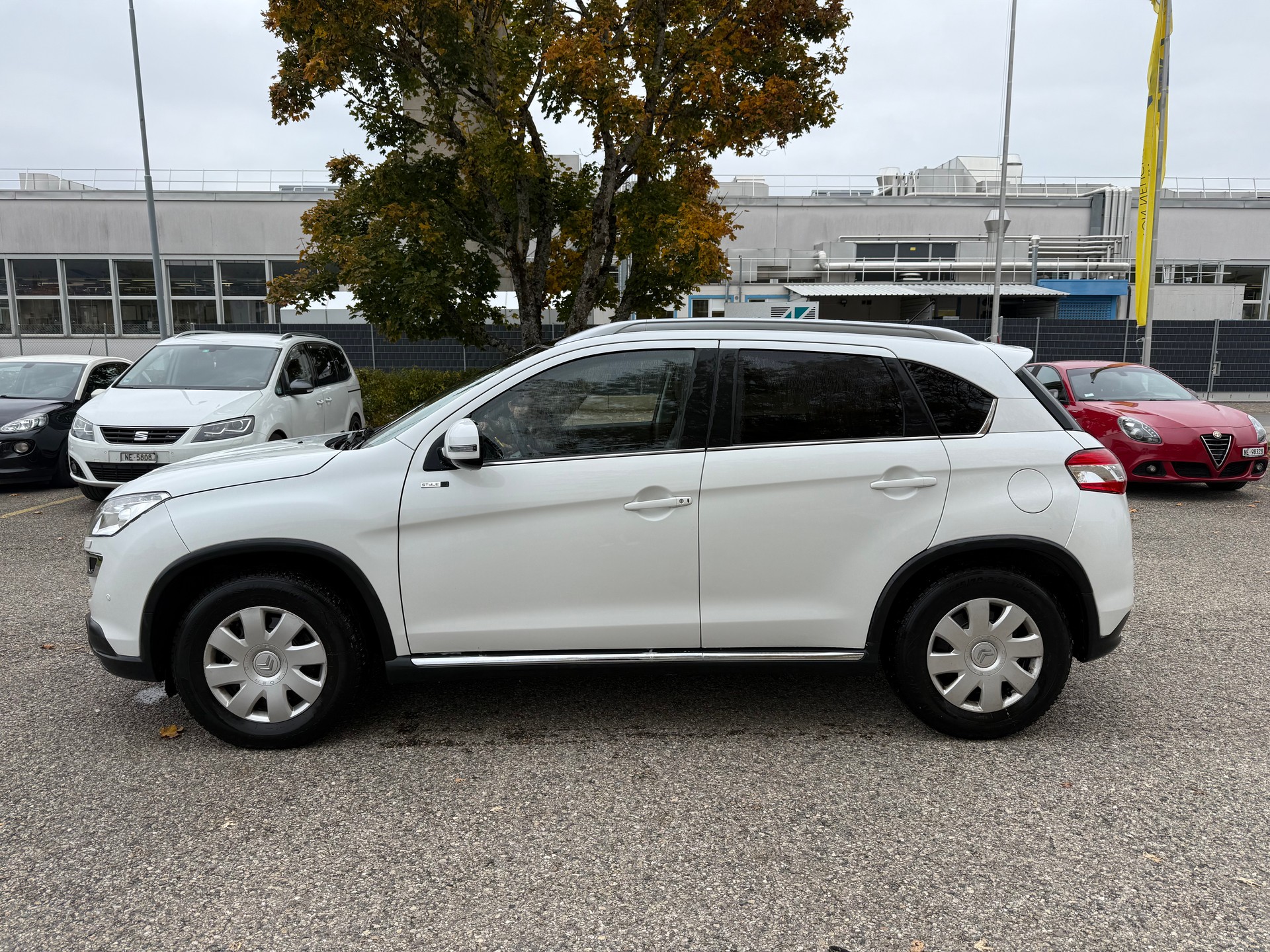 PEUGEOT 4008 1.8 HDi Allure 4WD-image-2