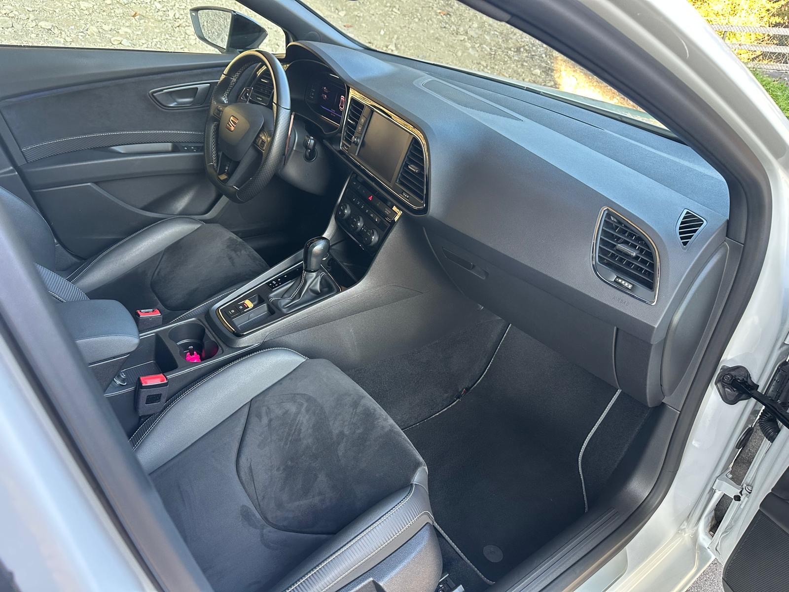 SEAT Leon ST 2.0 TSI Cupra 300 4 Drive DSG-image-8