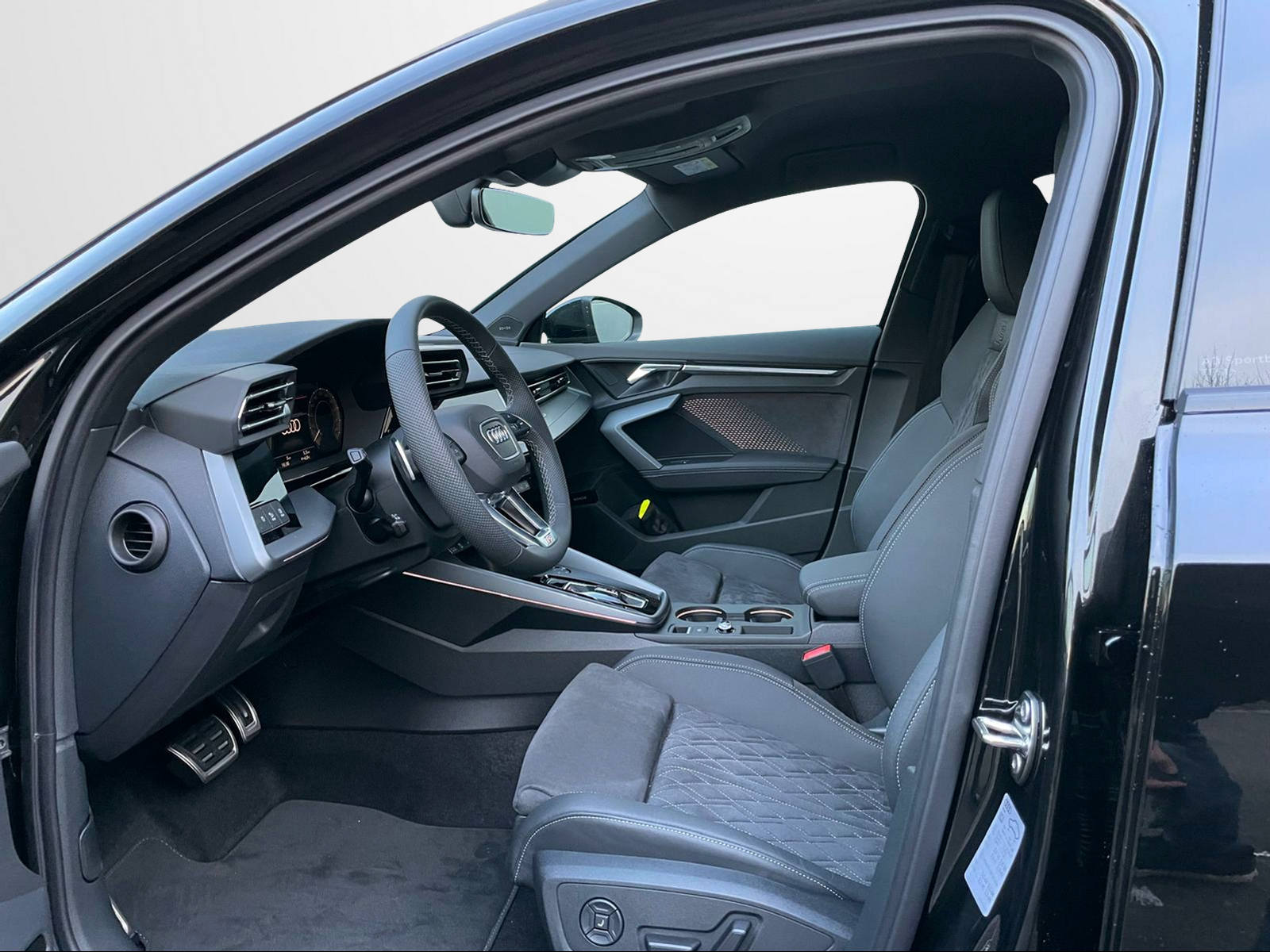 AUDI A3 Sportback 45 TFSI e S line Attraction S-tronic-image-4