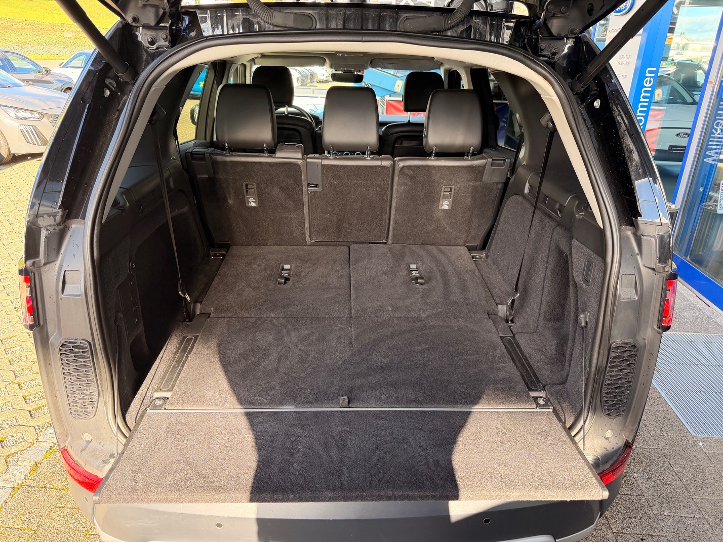 LAND ROVER Discovery 3.0 TDV6 HSE-image-11