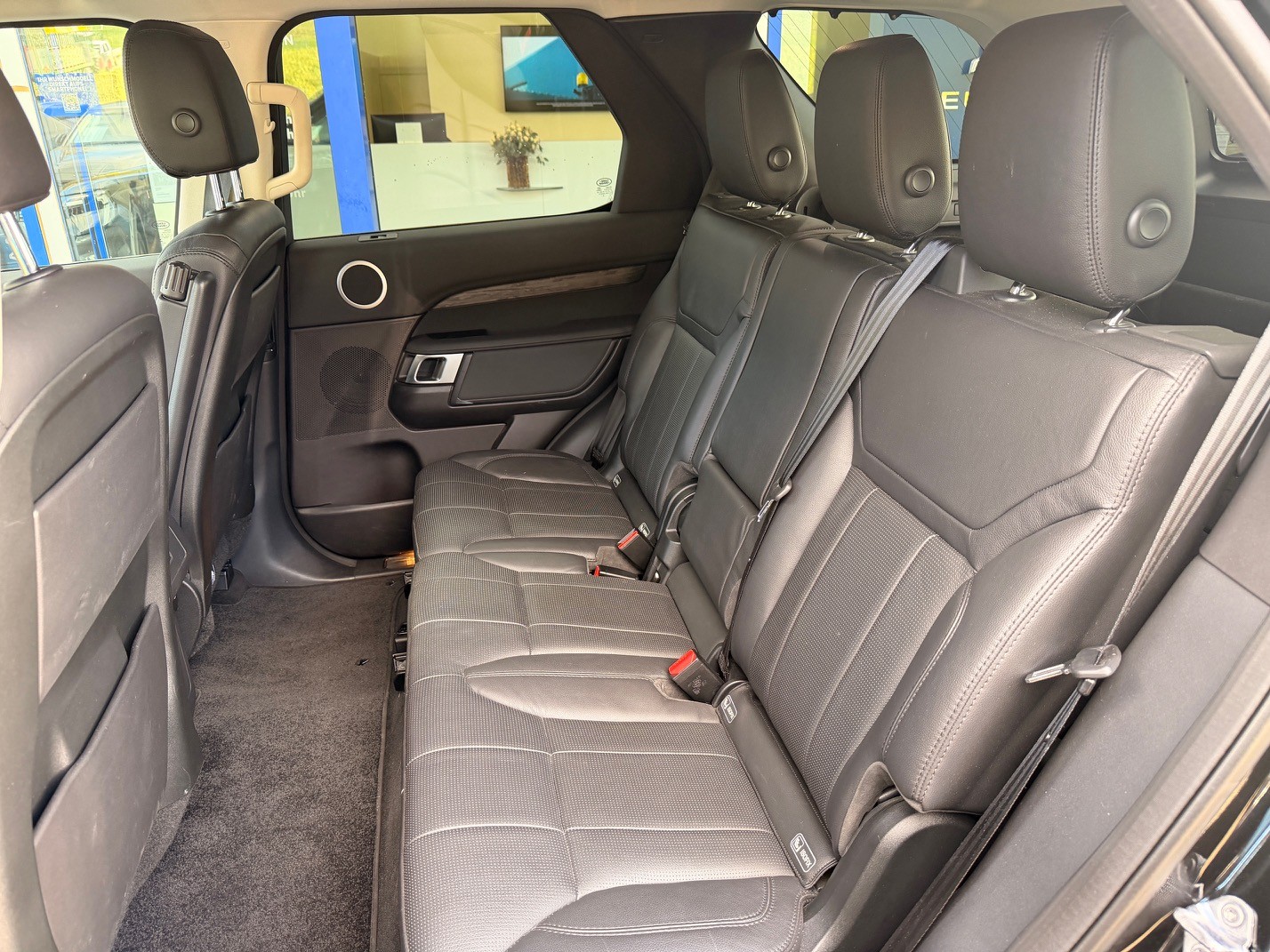 LAND ROVER Discovery 3.0 TDV6 HSE-image-5