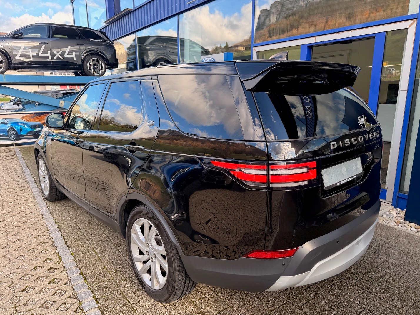 LAND ROVER Discovery 3.0 TDV6 HSE-image-4