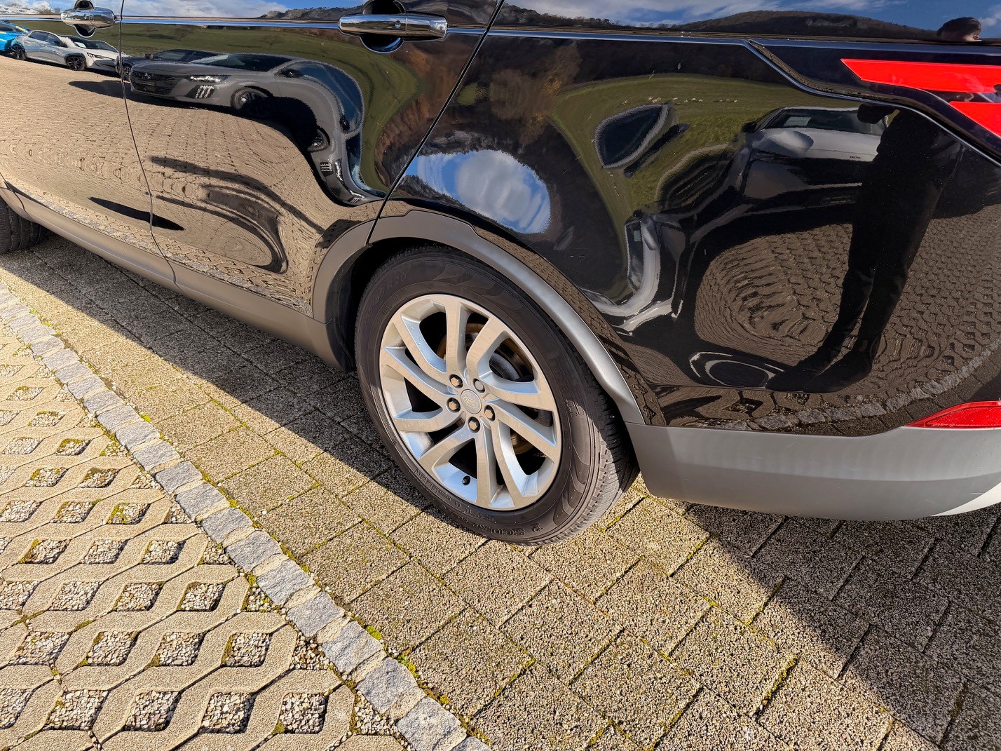 LAND ROVER Discovery 3.0 TDV6 HSE-image-12