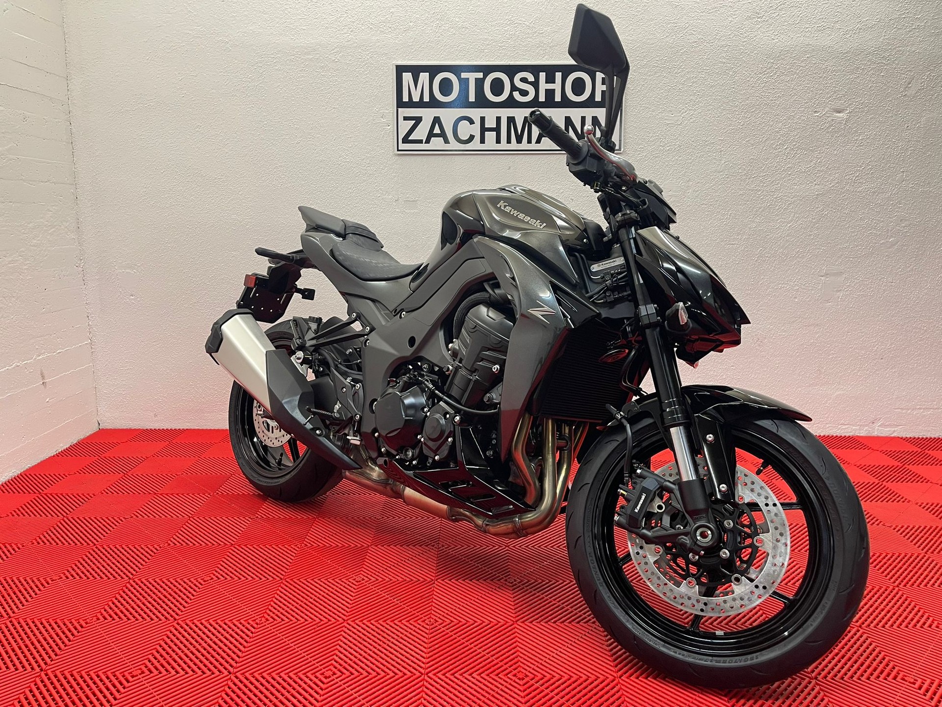KAWASAKI Z1100 2026-showroom-element-1