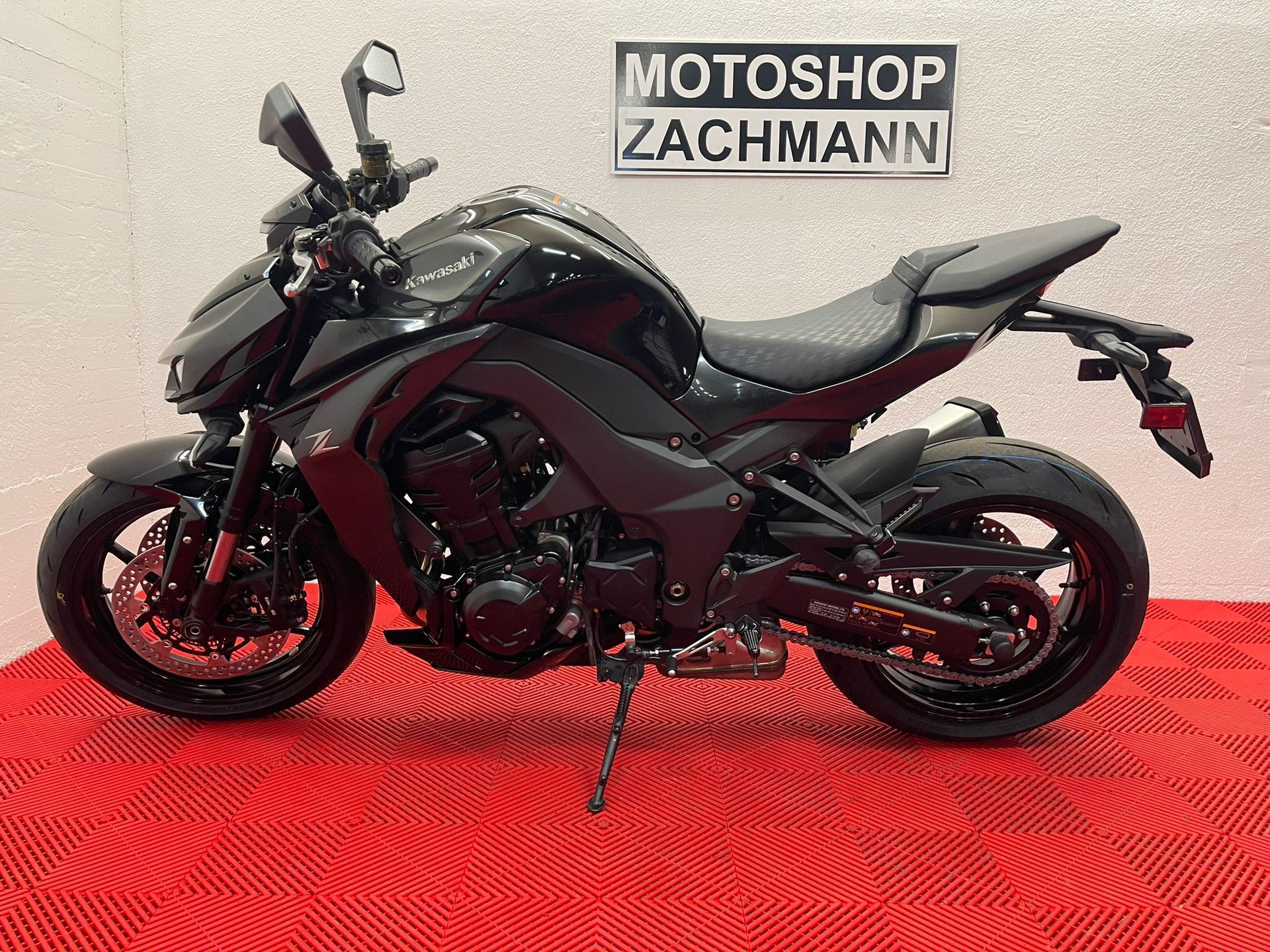 KAWASAKI Z1100 2026-showroom-element-3