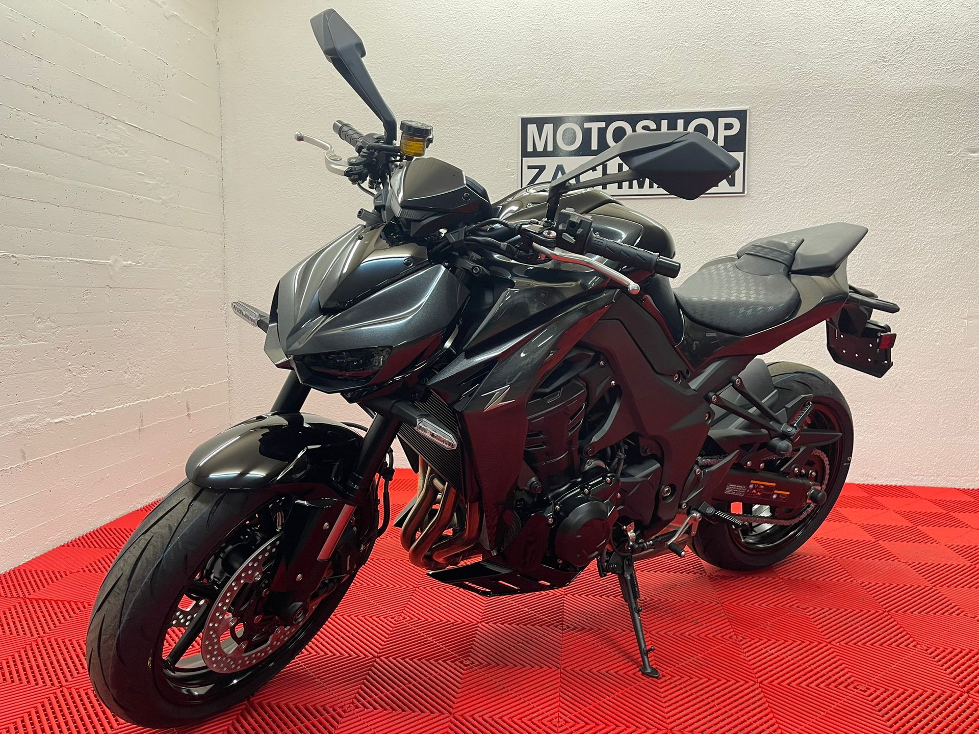 KAWASAKI Z1100 2026-showroom-element-2