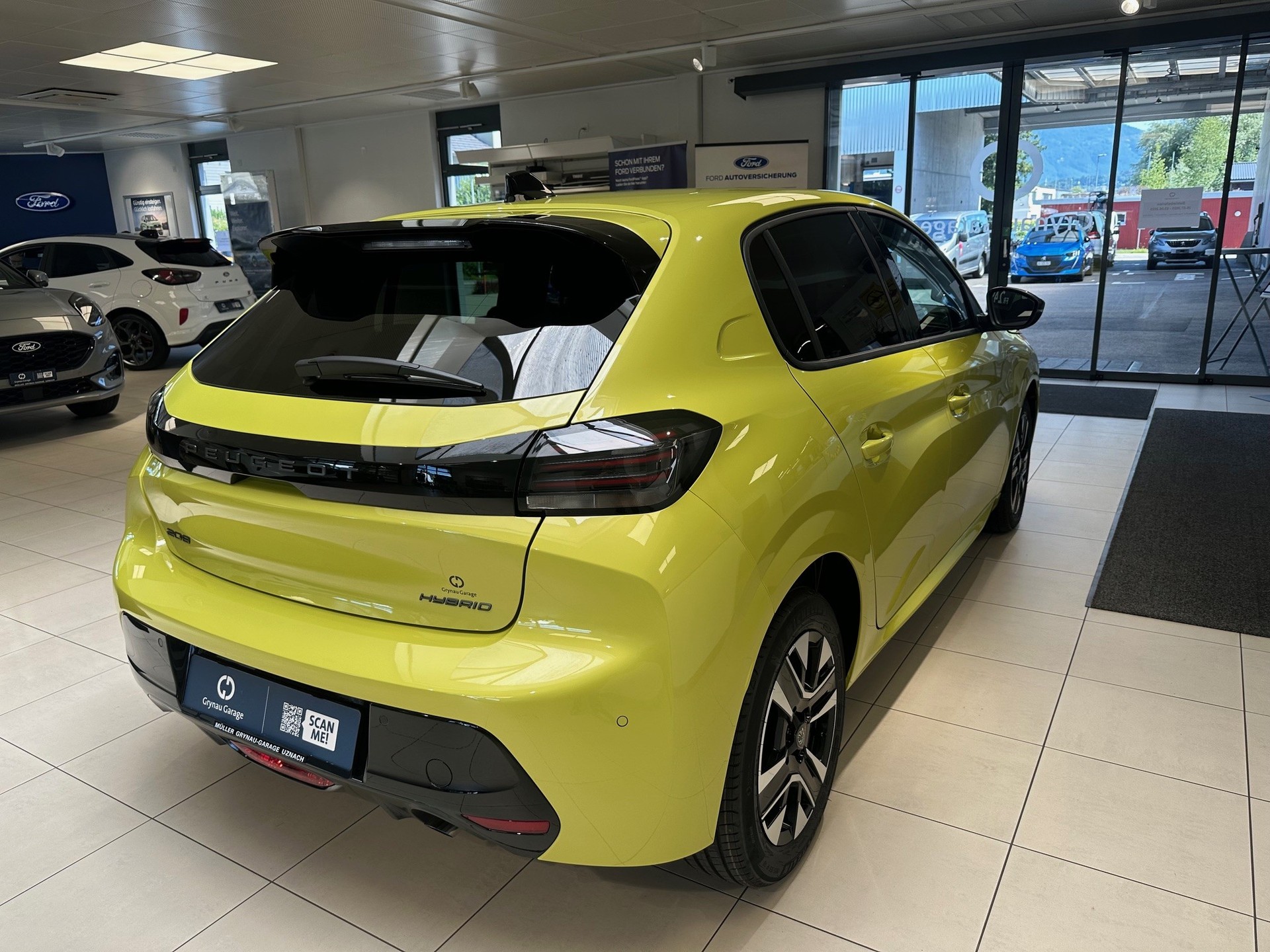 PEUGEOT 208 1.2 Hybrid Allure Premium-image-3