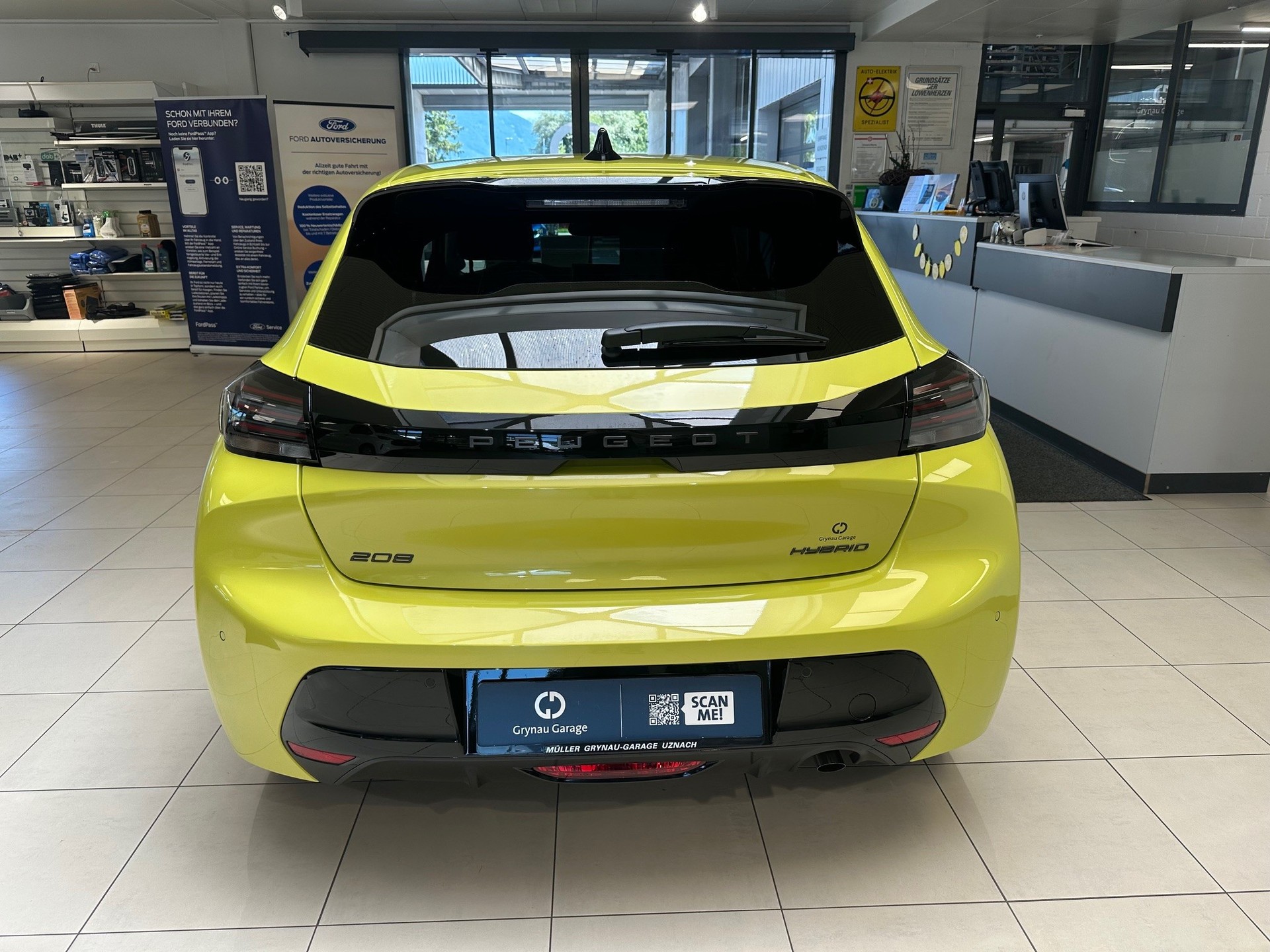 PEUGEOT 208 1.2 Hybrid Allure Premium-image-4