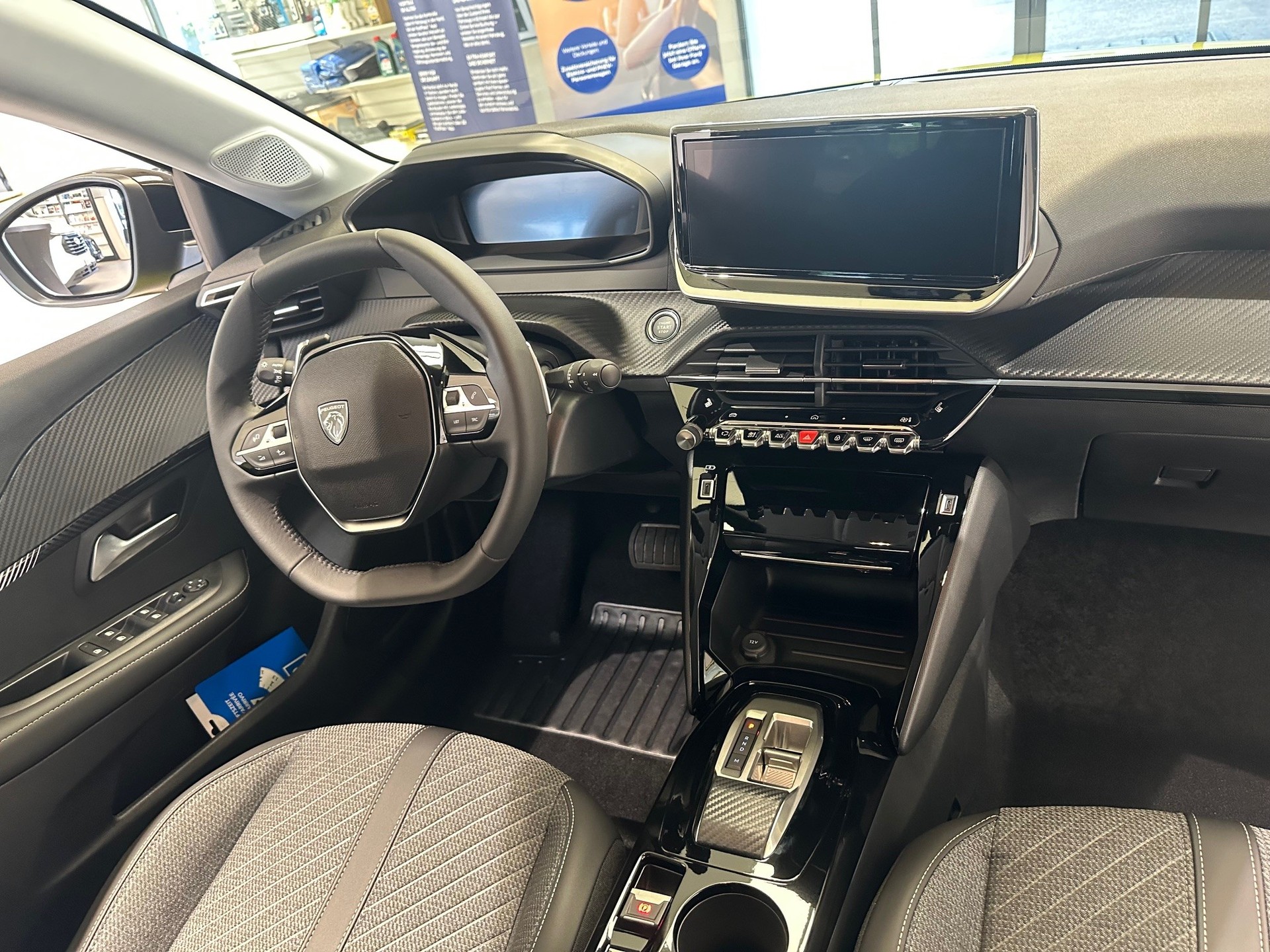 PEUGEOT 208 1.2 Hybrid Allure Premium-image-10