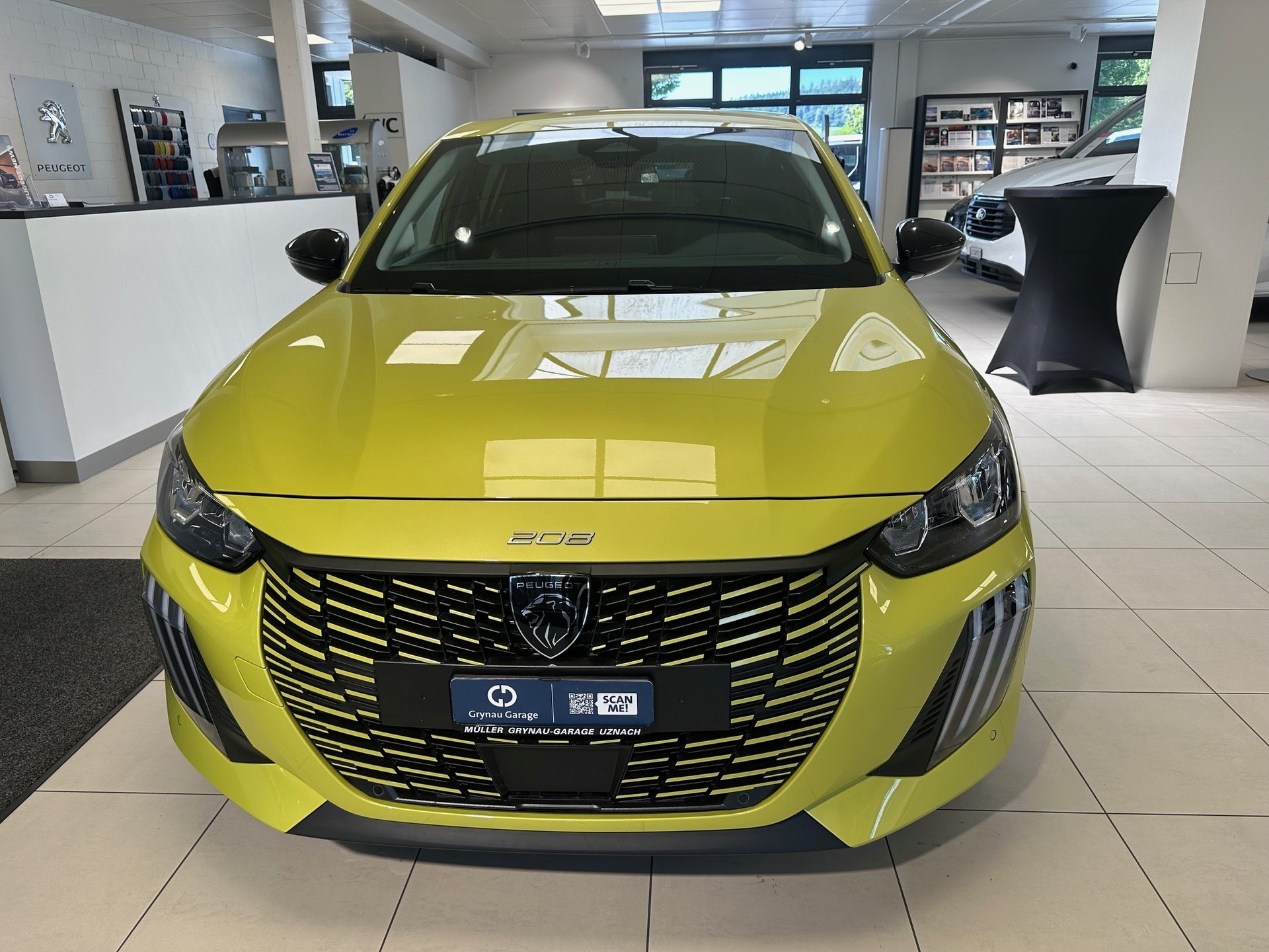 PEUGEOT 208 1.2 Hybrid Allure Premium-image-1