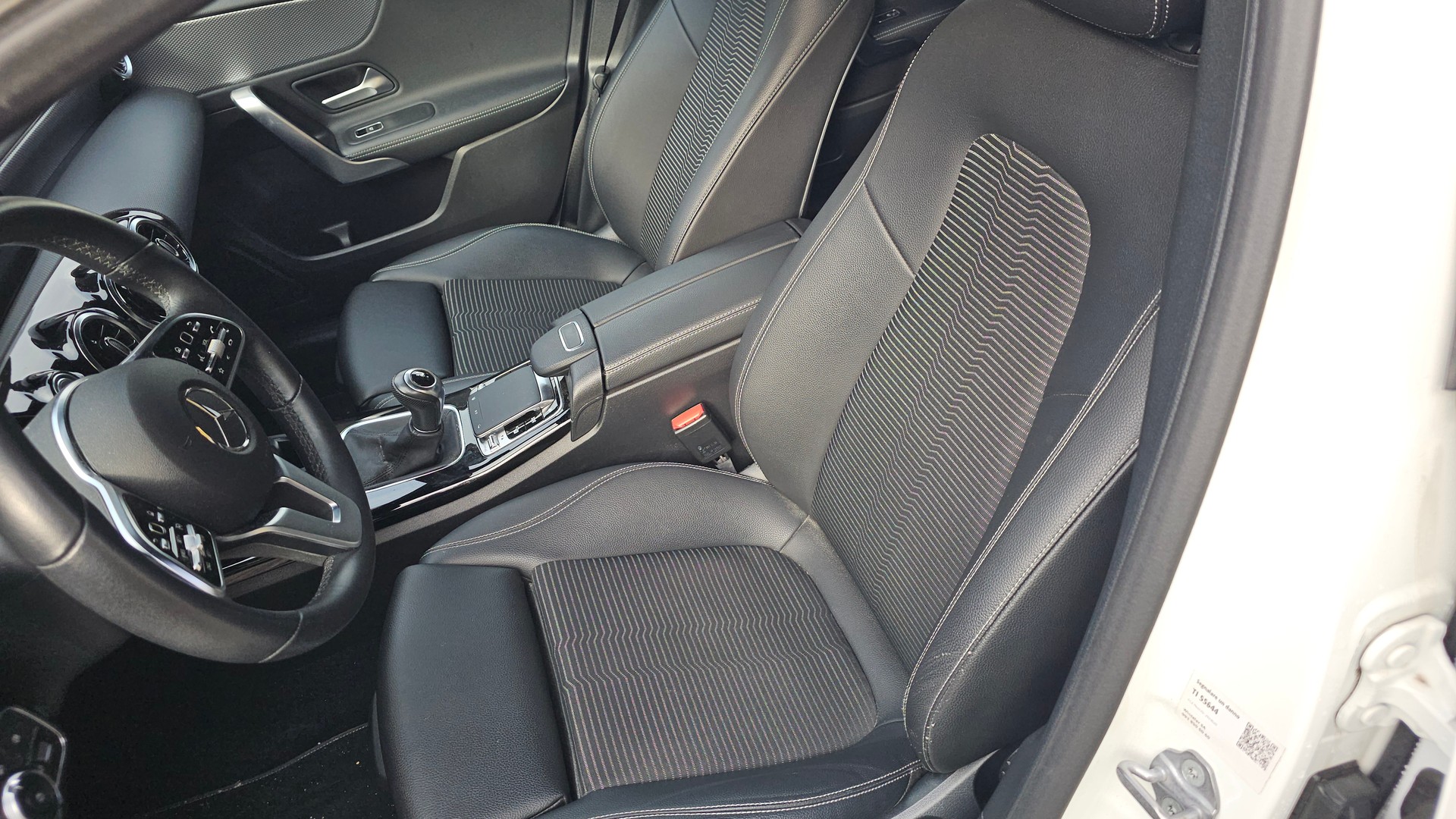 MERCEDES-BENZ A 180 Progressive-image-6