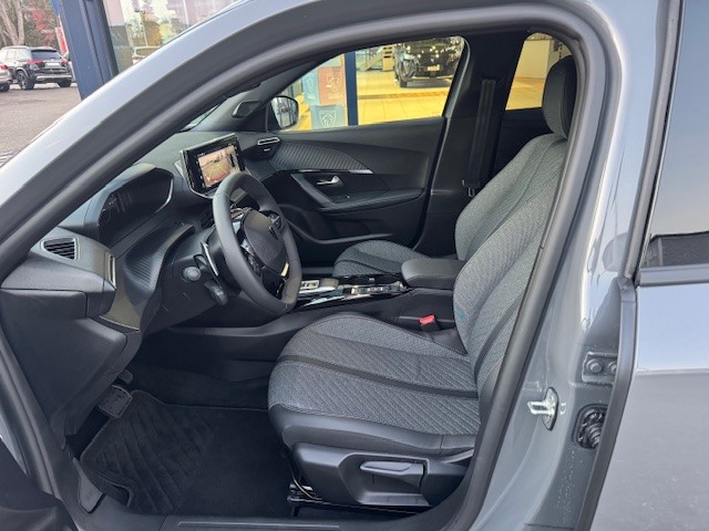 PEUGEOT 2008 1.2 PureTech Allure-image-4